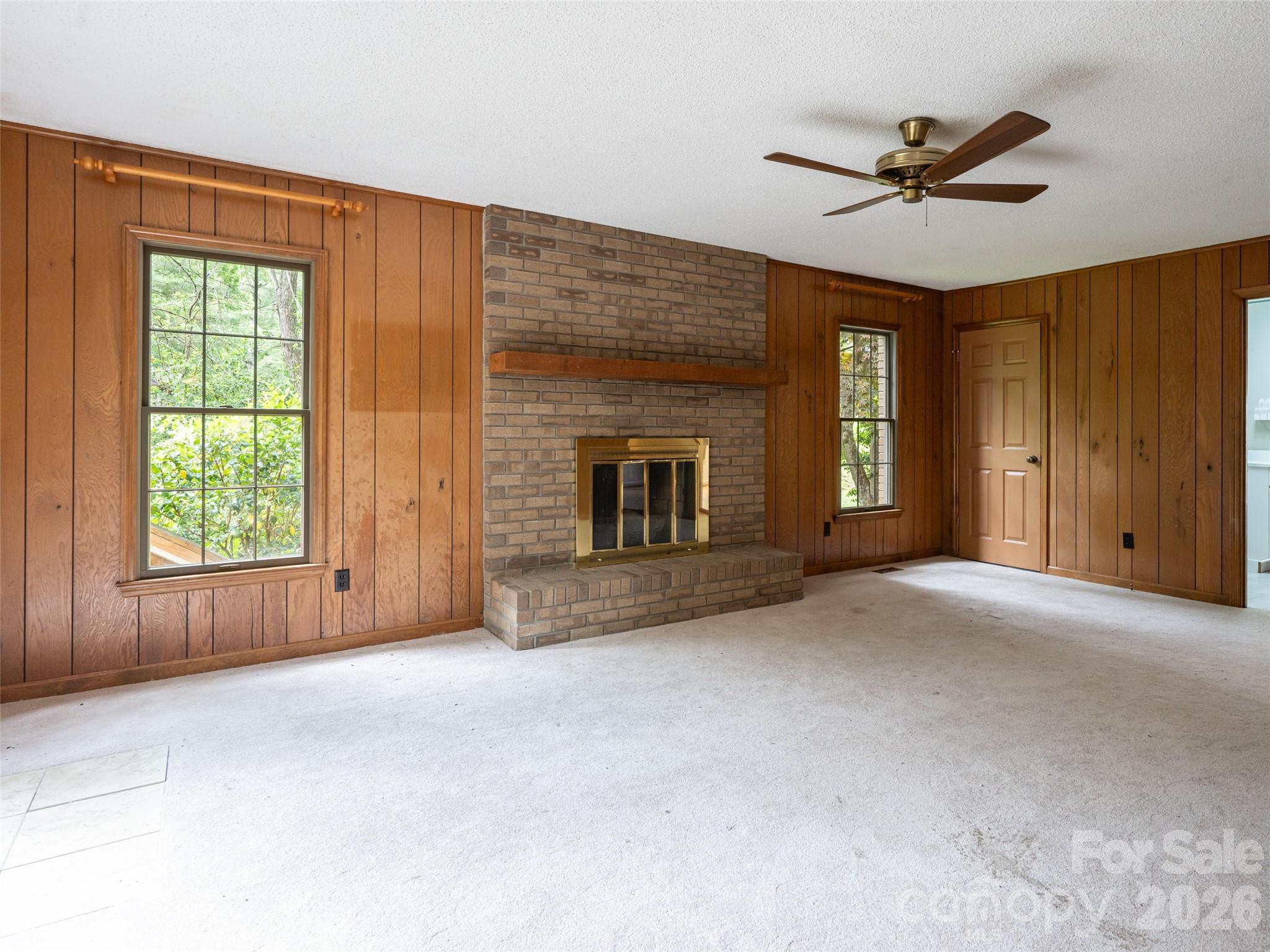 40 Applecross Road — Weaverville
