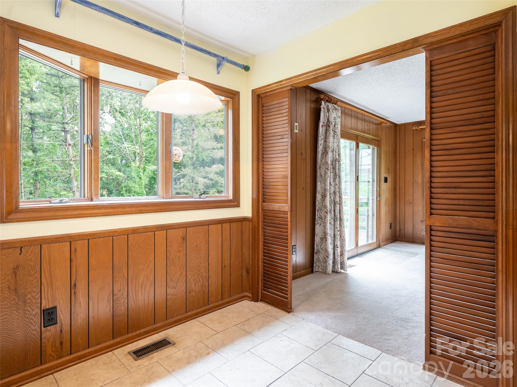 40 Applecross Road — Weaverville