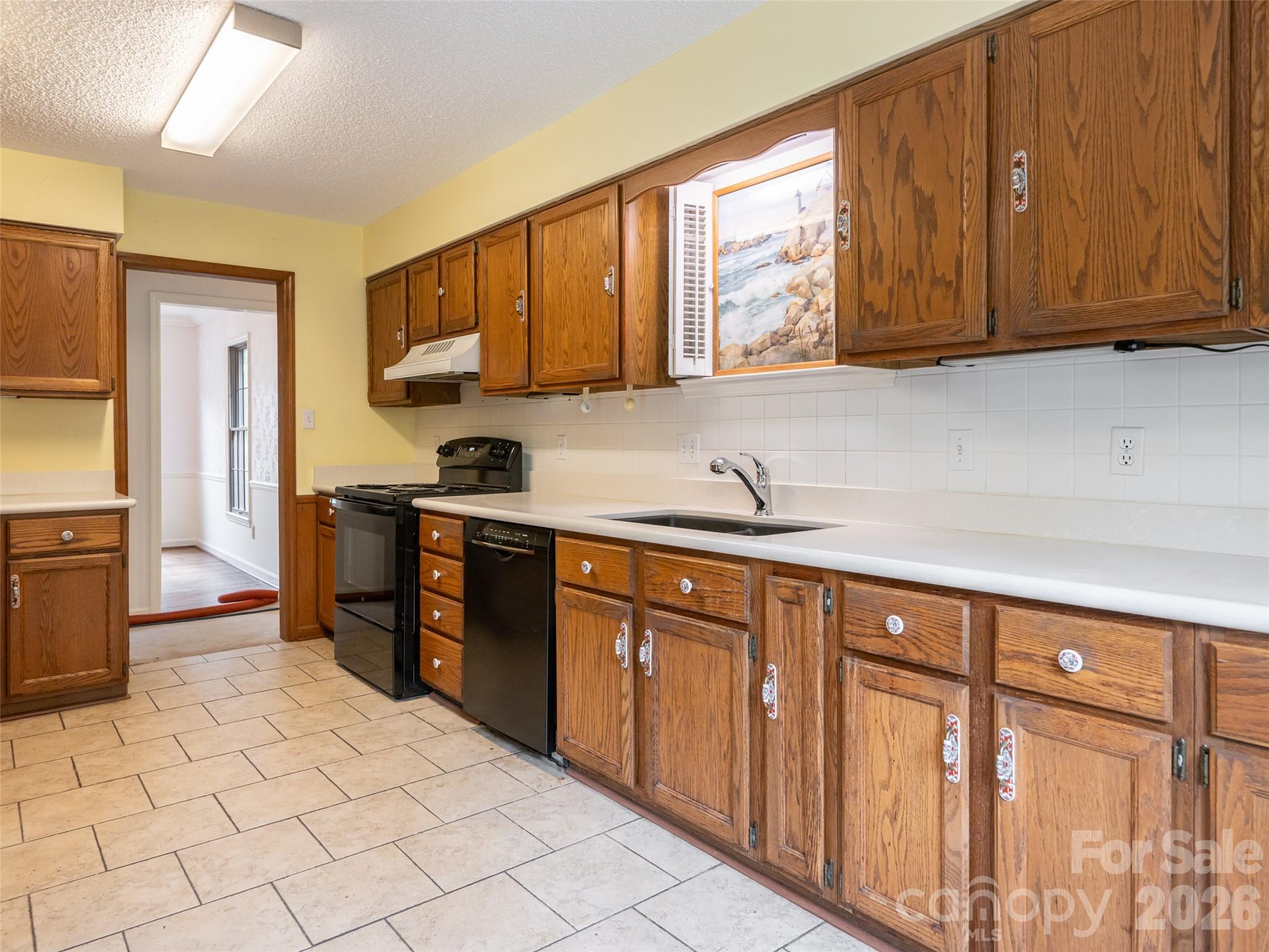 40 Applecross Road — Weaverville