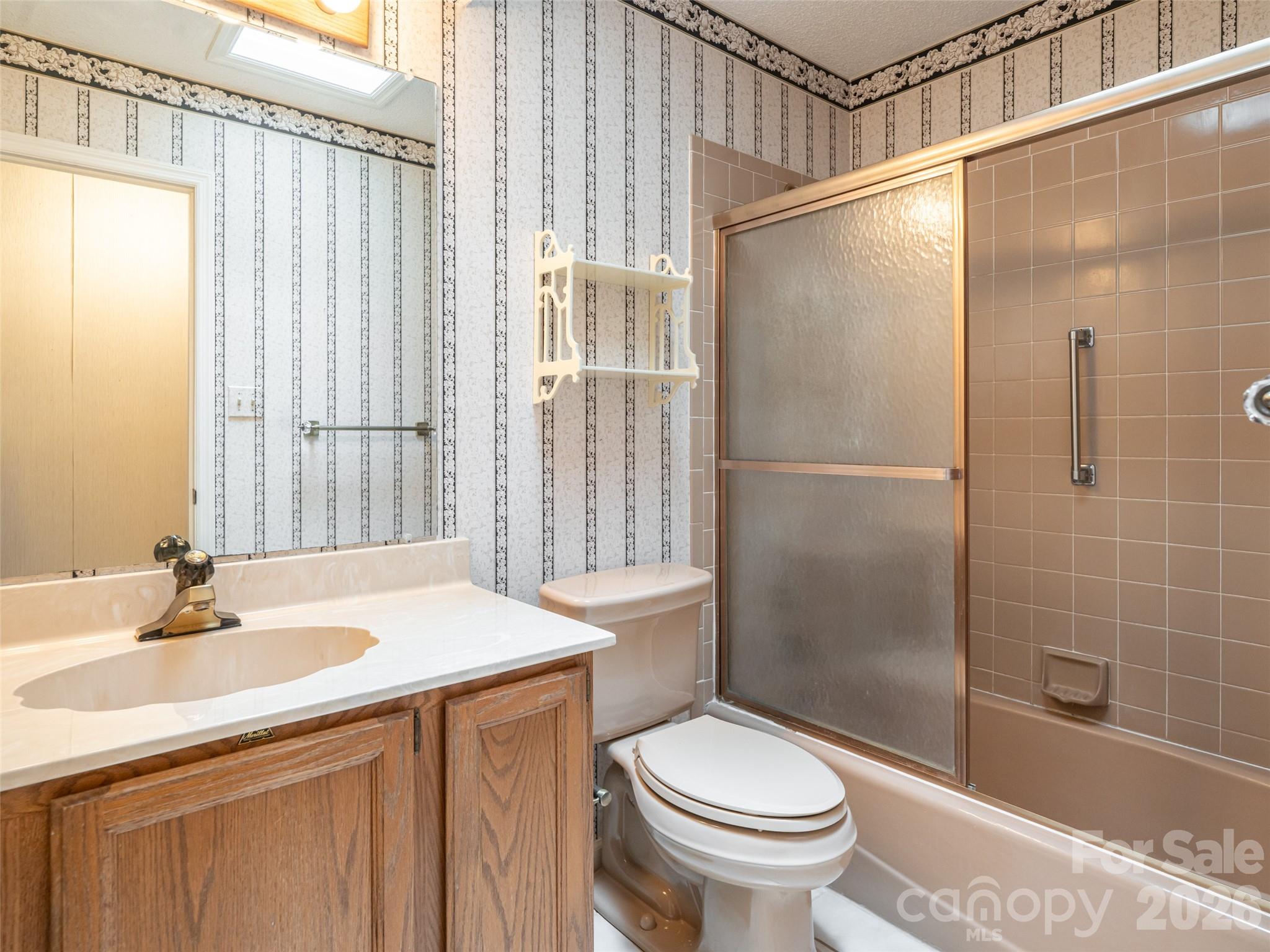 40 Applecross Road — Weaverville