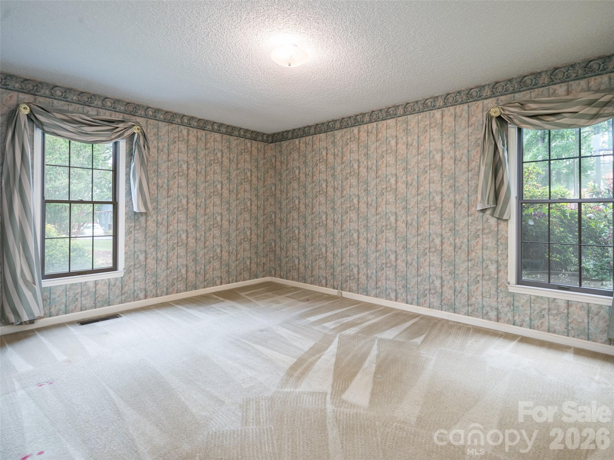 40 Applecross Road — Weaverville