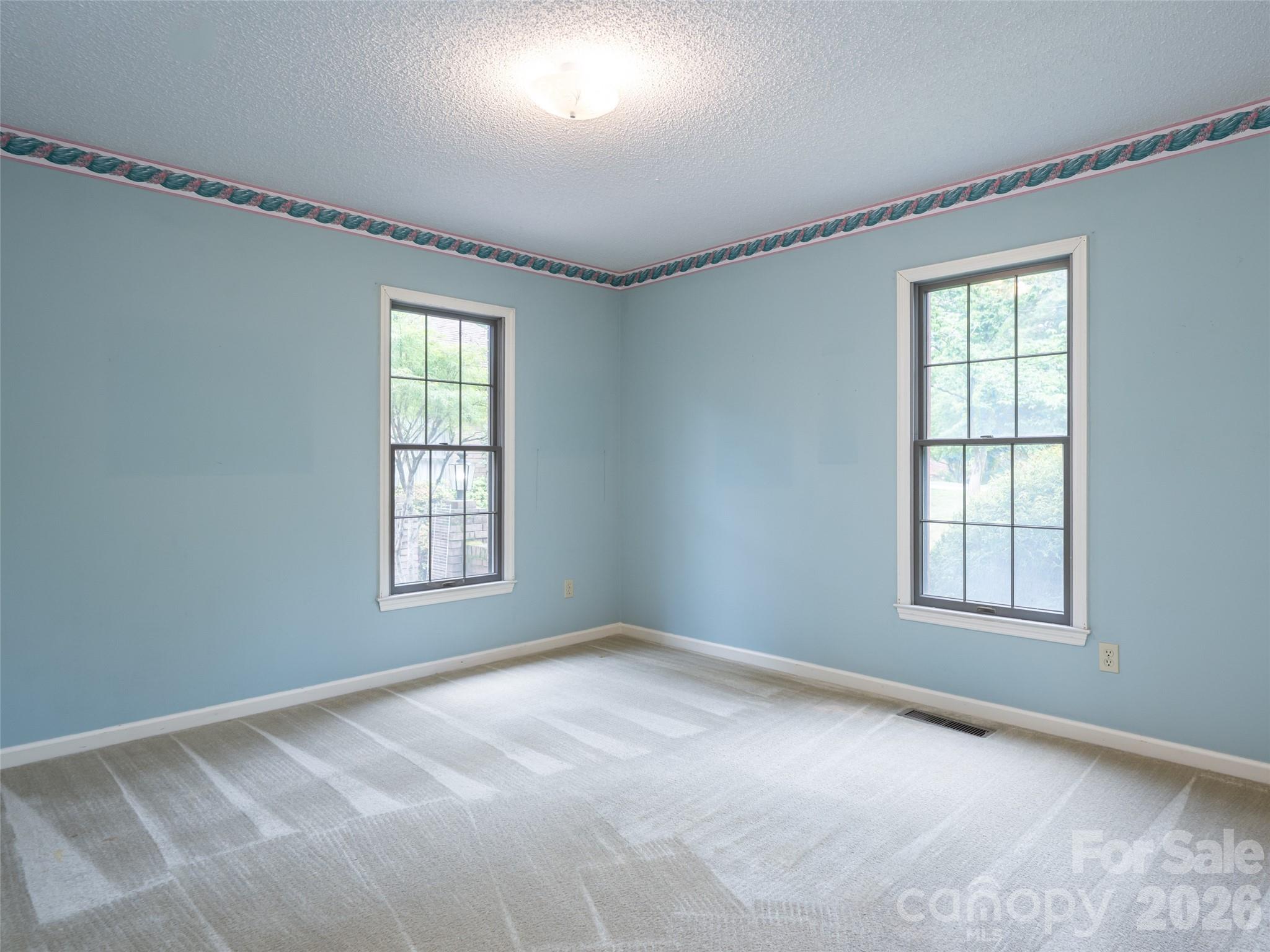 40 Applecross Road — Weaverville