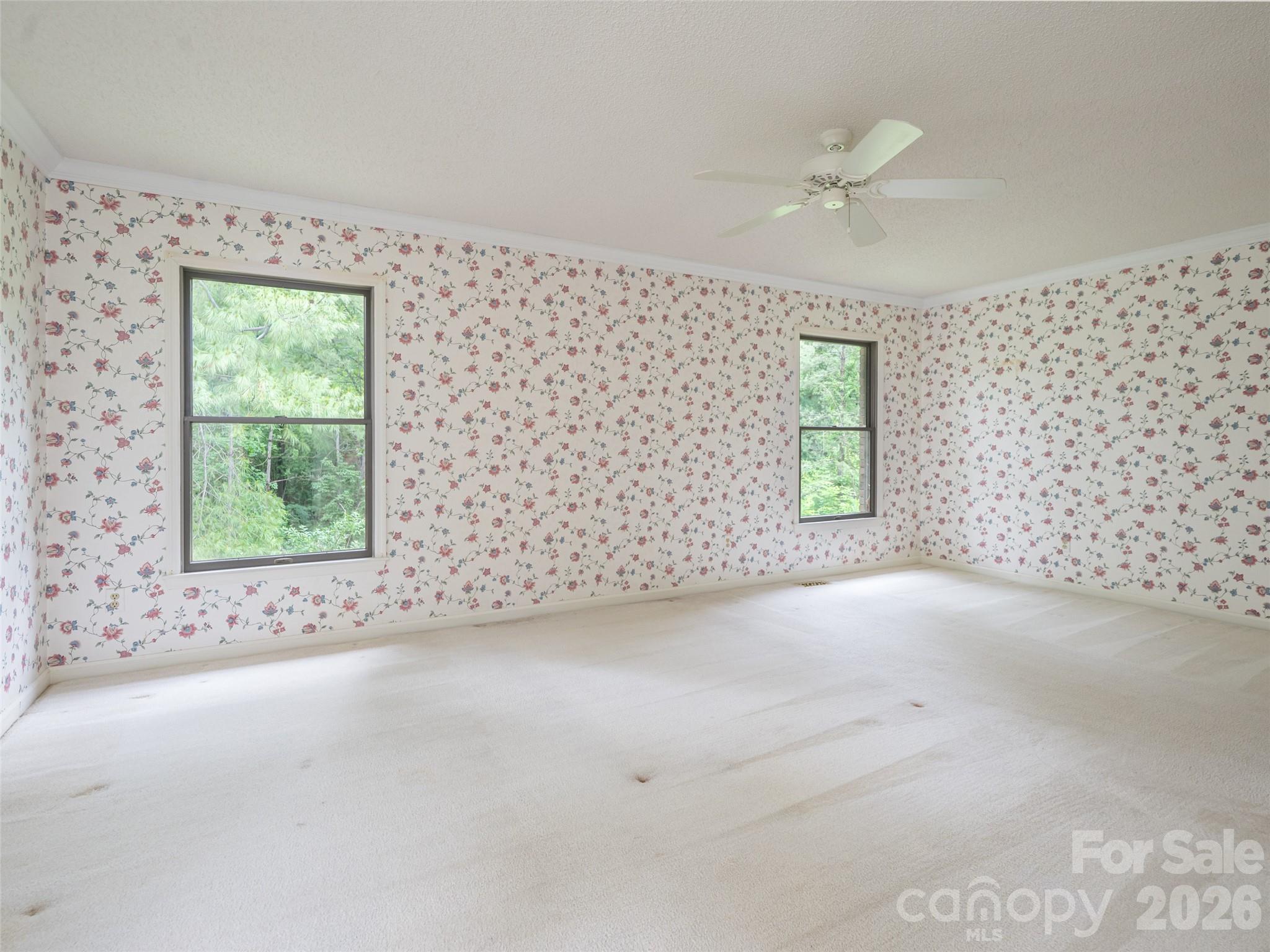 40 Applecross Road — Weaverville