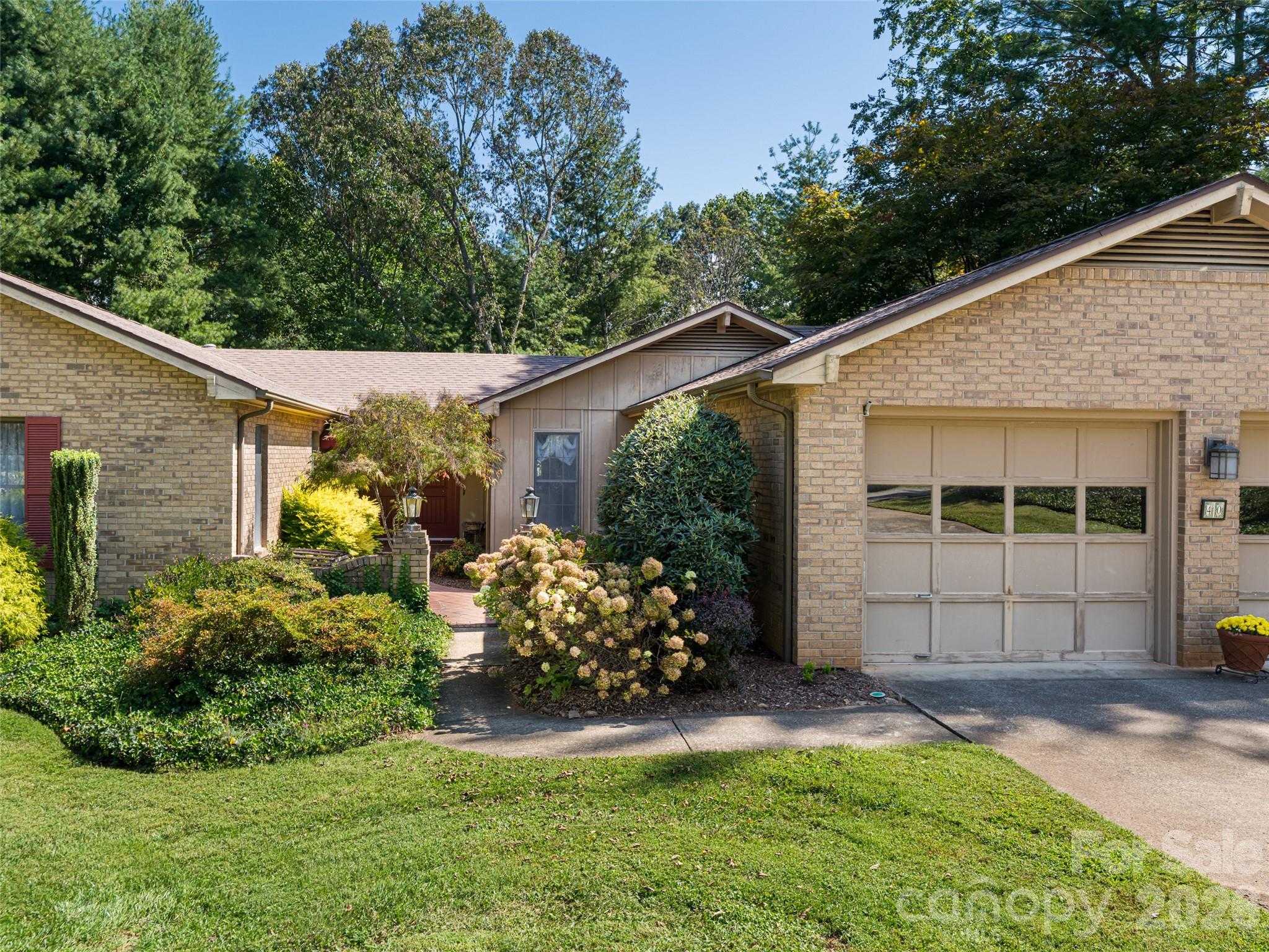 40 Applecross Road — Weaverville