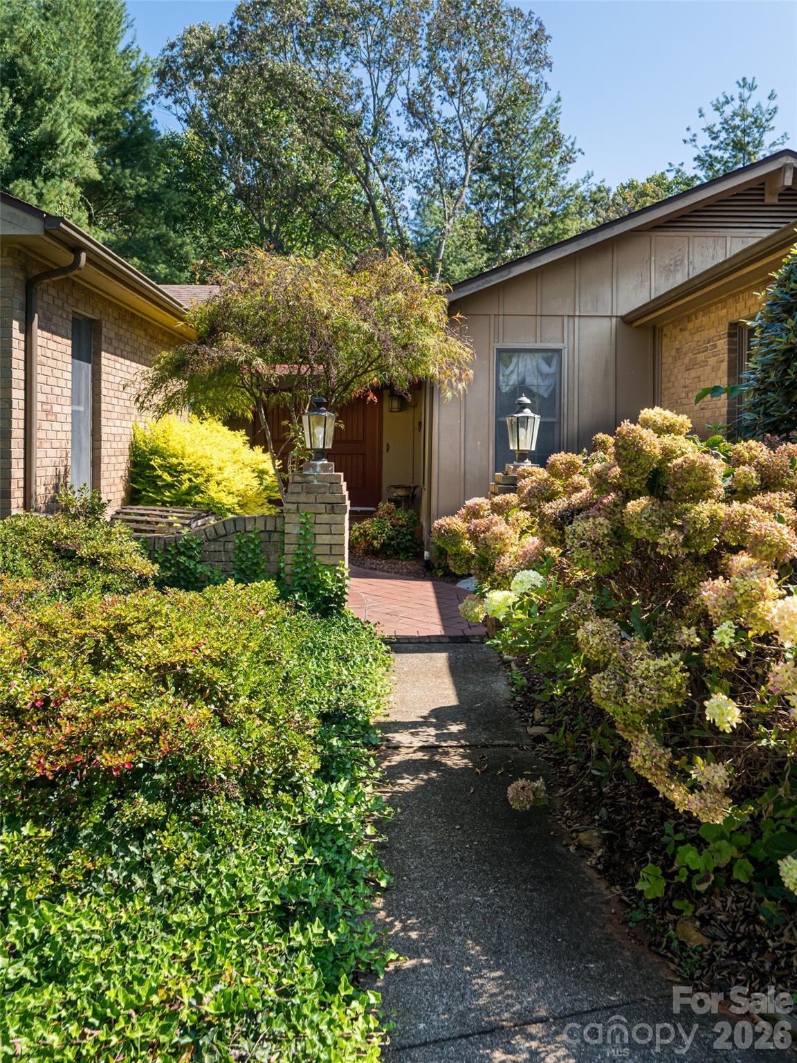 40 Applecross Road — Weaverville