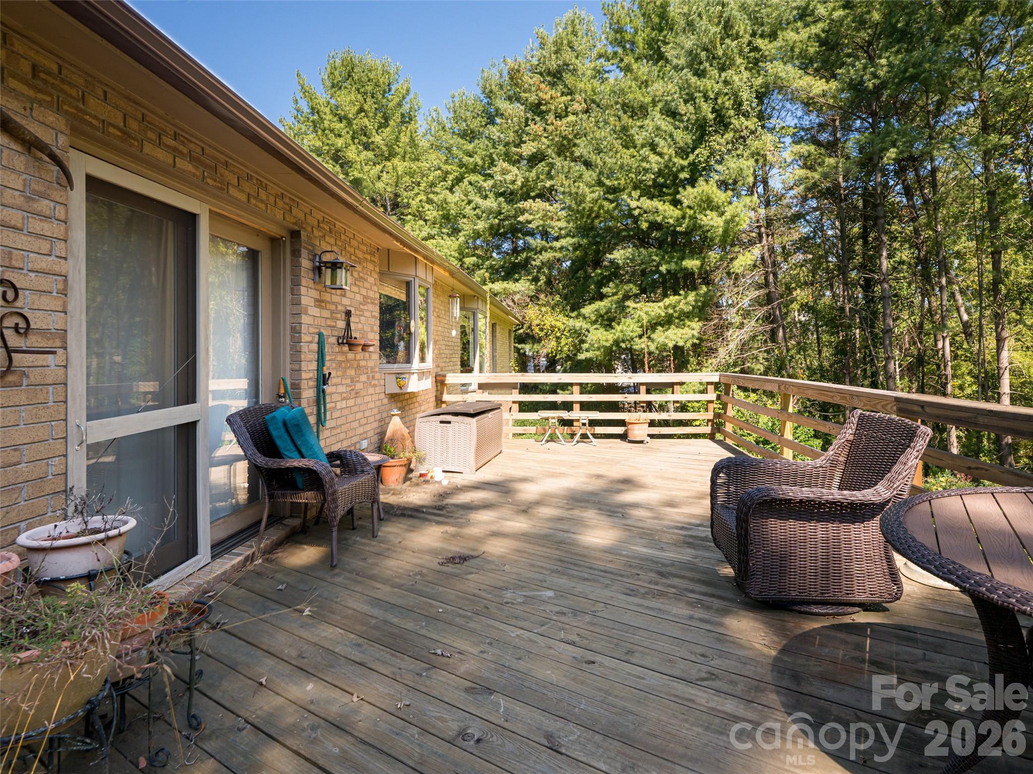 40 Applecross Road — Weaverville