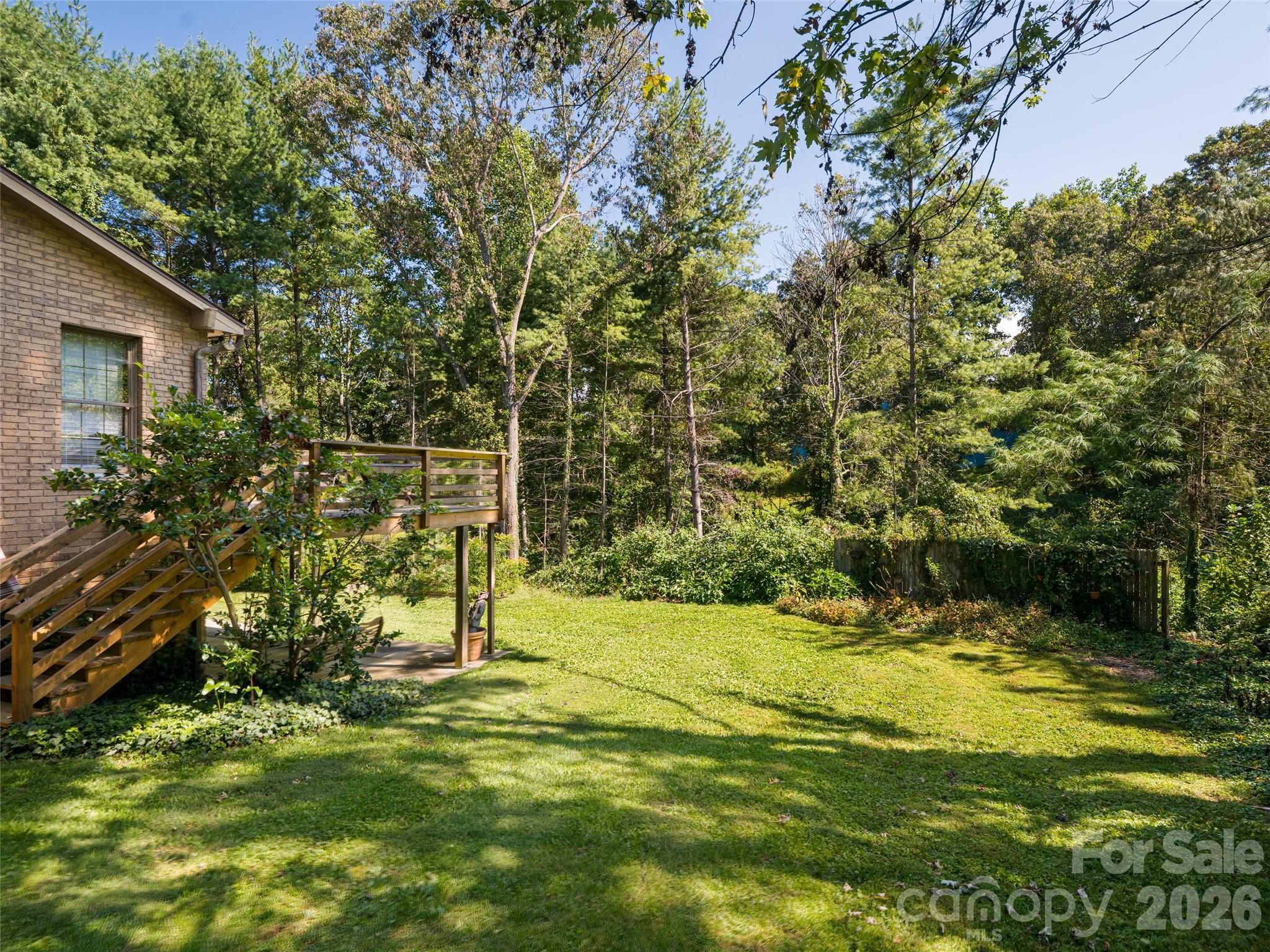 40 Applecross Road — Weaverville