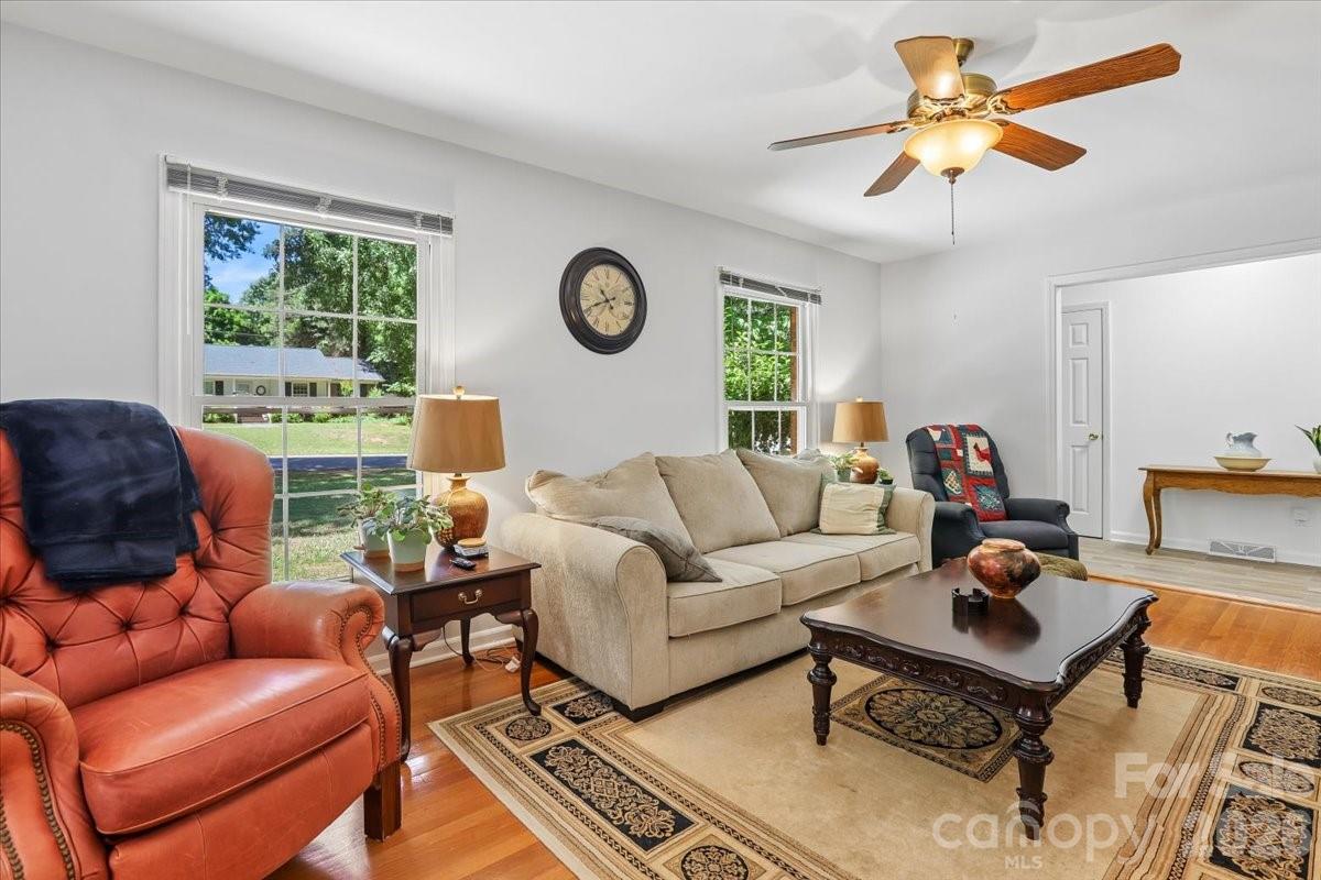13507 Four Oaks Lane — Matthews