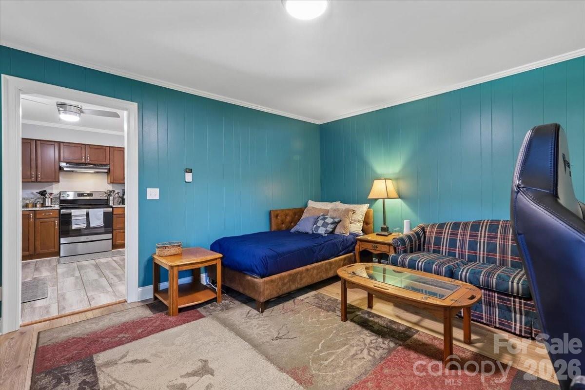 13507 Four Oaks Lane — Matthews