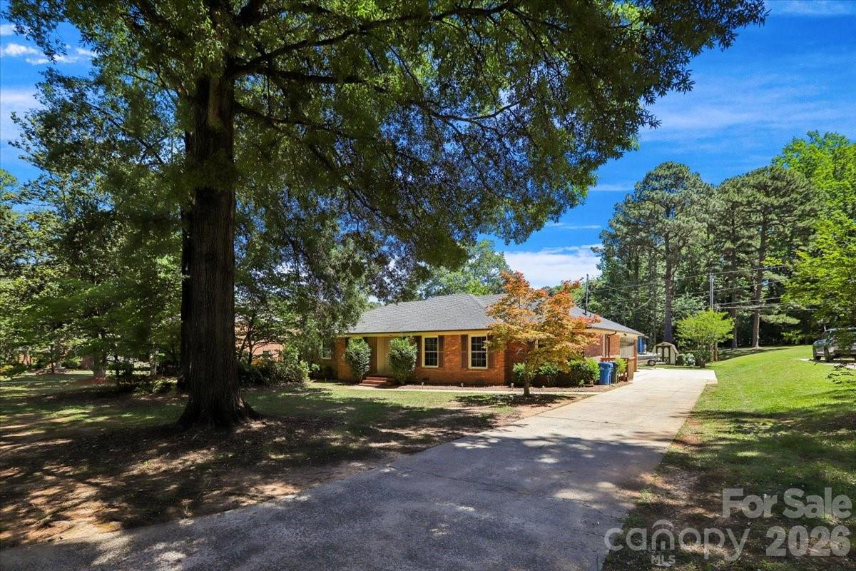 13507 Four Oaks Lane — Matthews