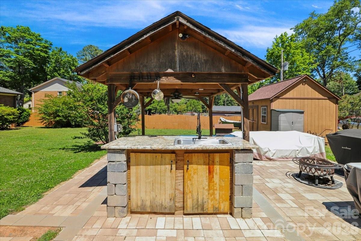 13507 Four Oaks Lane — Matthews