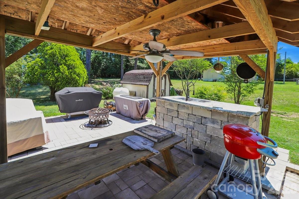 13507 Four Oaks Lane — Matthews