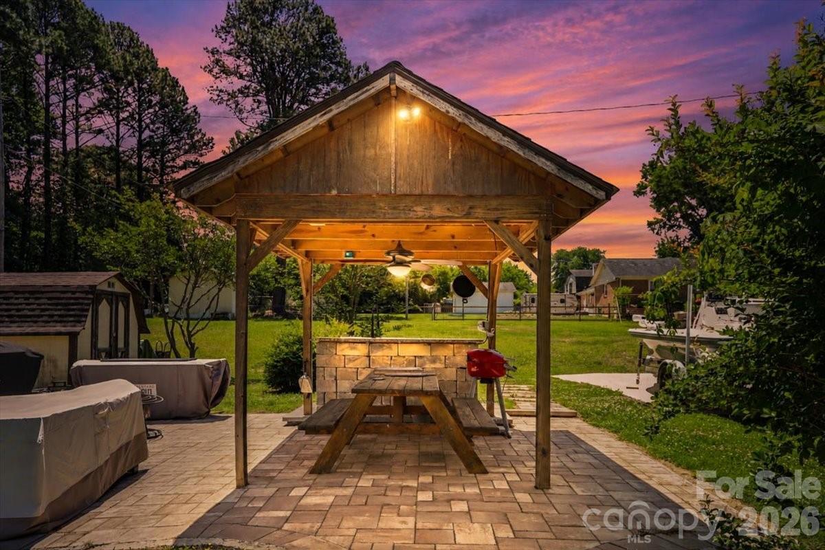 13507 Four Oaks Lane — Matthews