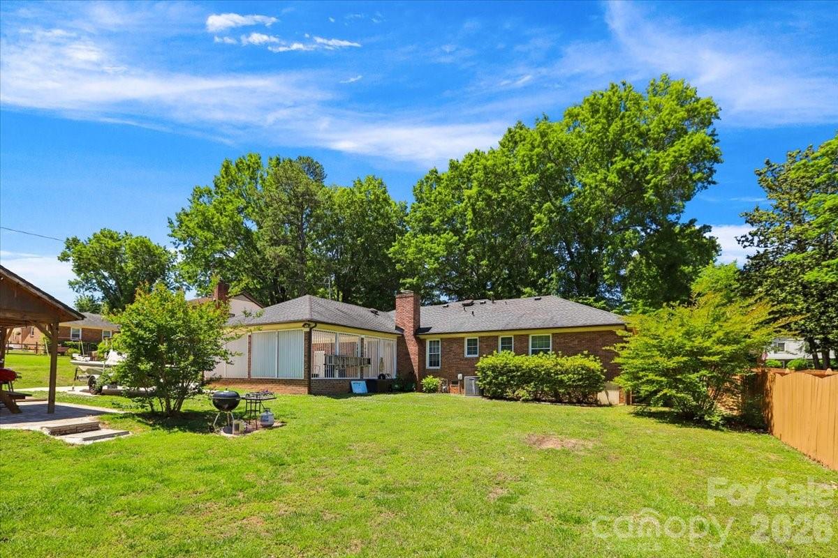 13507 Four Oaks Lane — Matthews