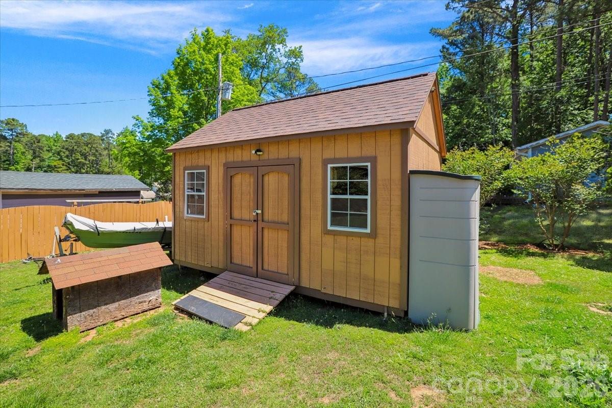 13507 Four Oaks Lane — Matthews