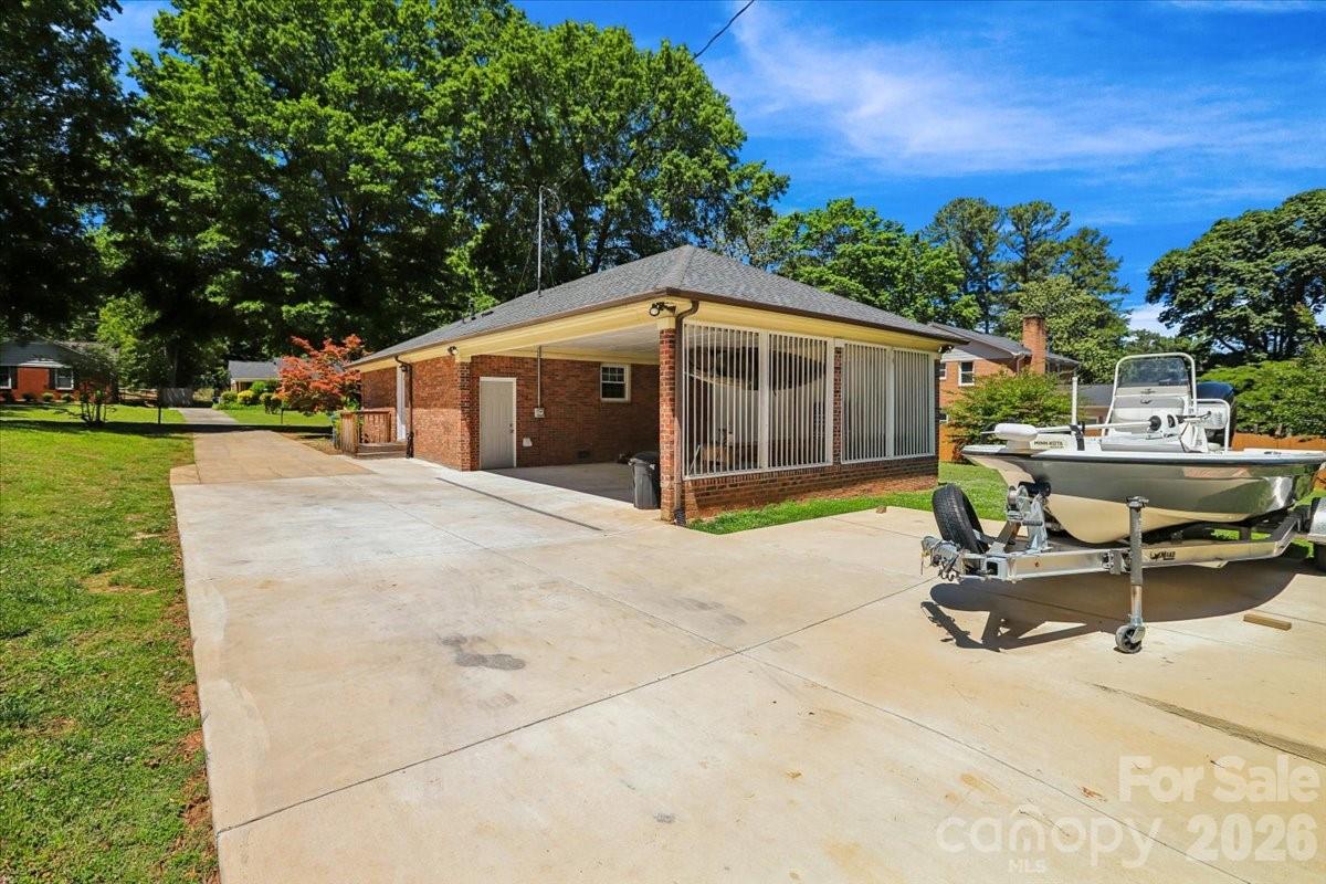 13507 Four Oaks Lane — Matthews