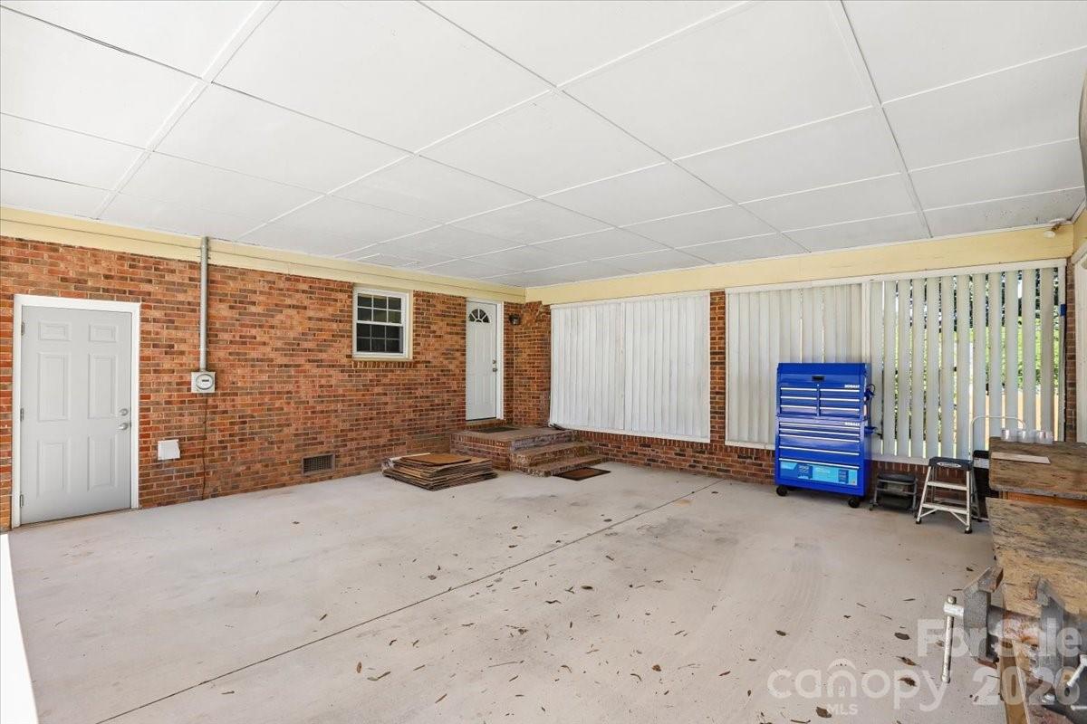 13507 Four Oaks Lane — Matthews