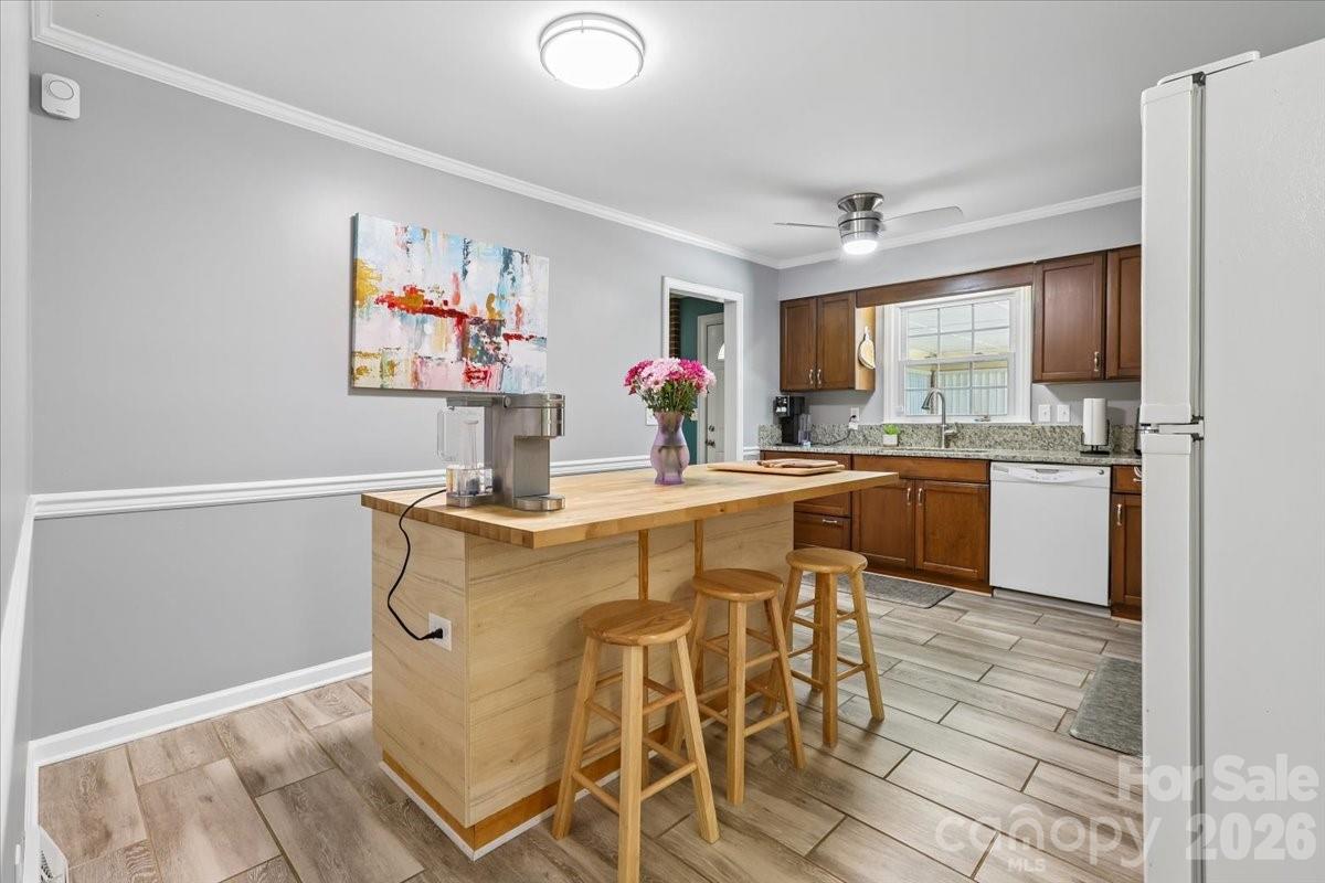 13507 Four Oaks Lane — Matthews