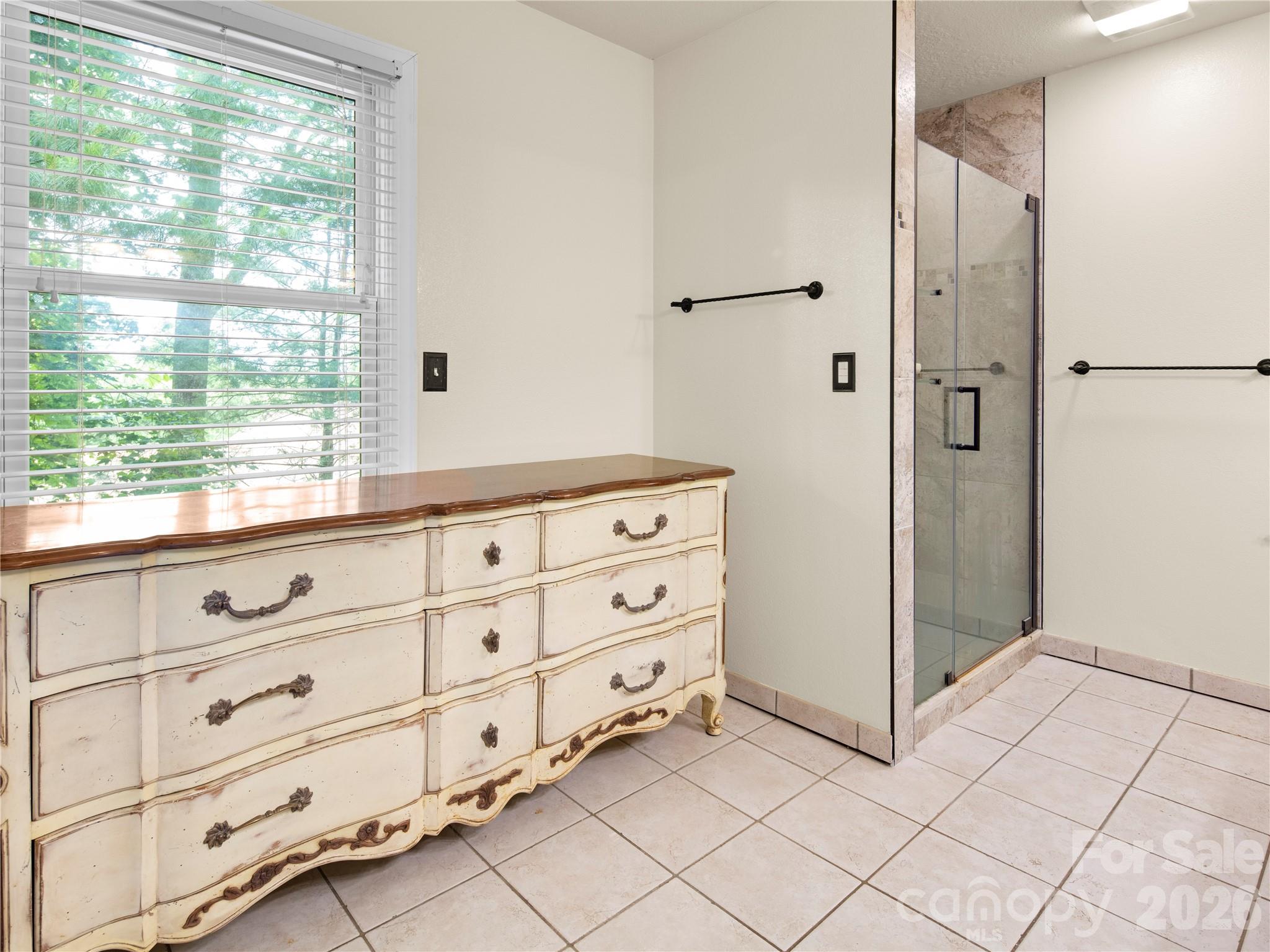 105 Braeside Circle — Asheville