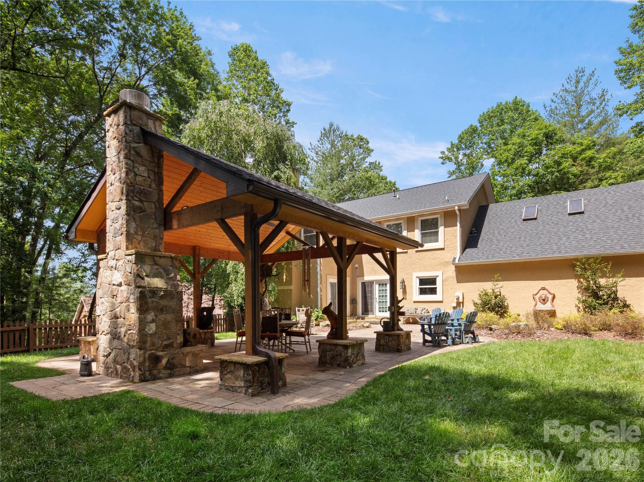 105 Braeside Circle — Asheville