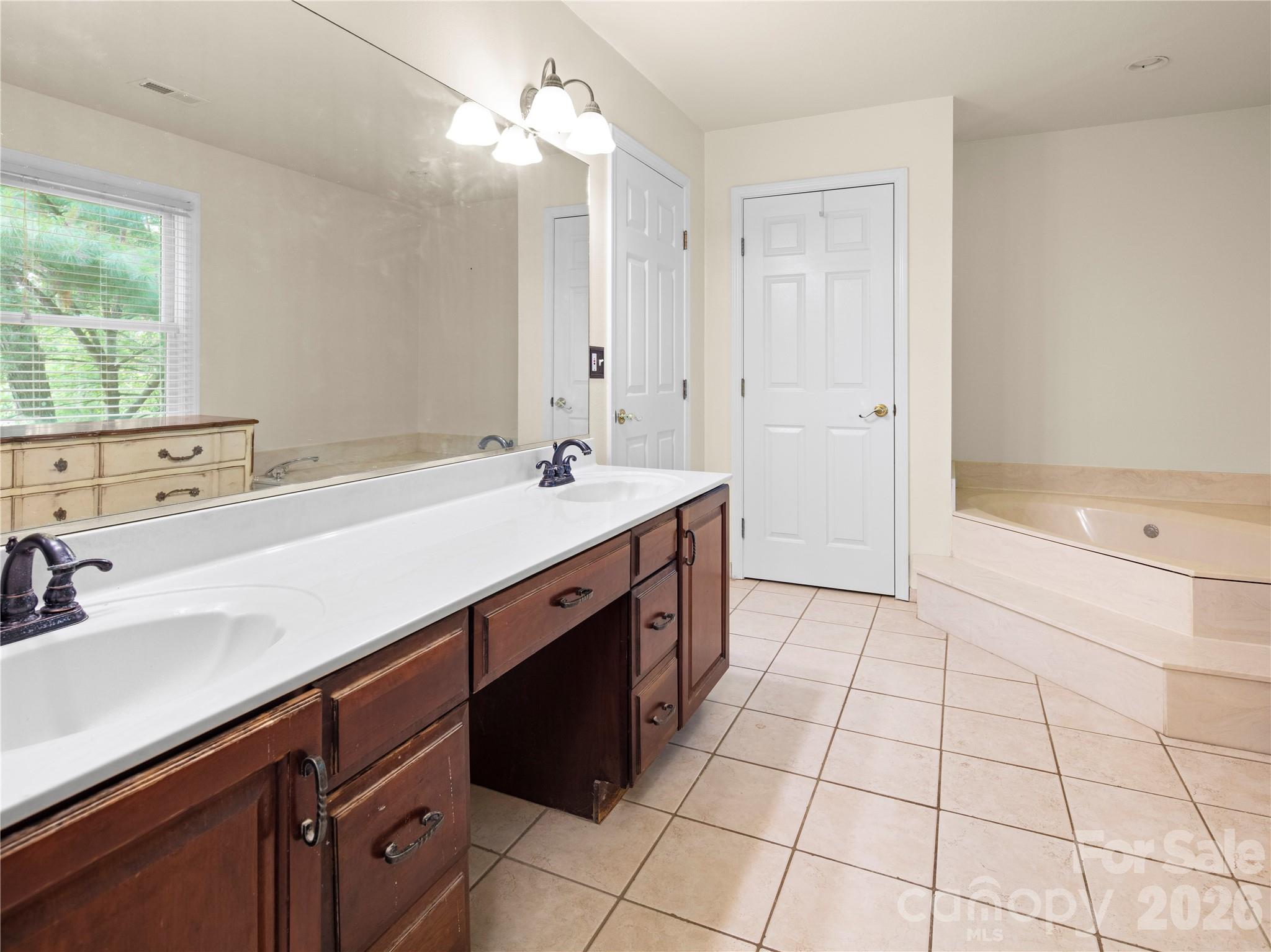 105 Braeside Circle — Asheville