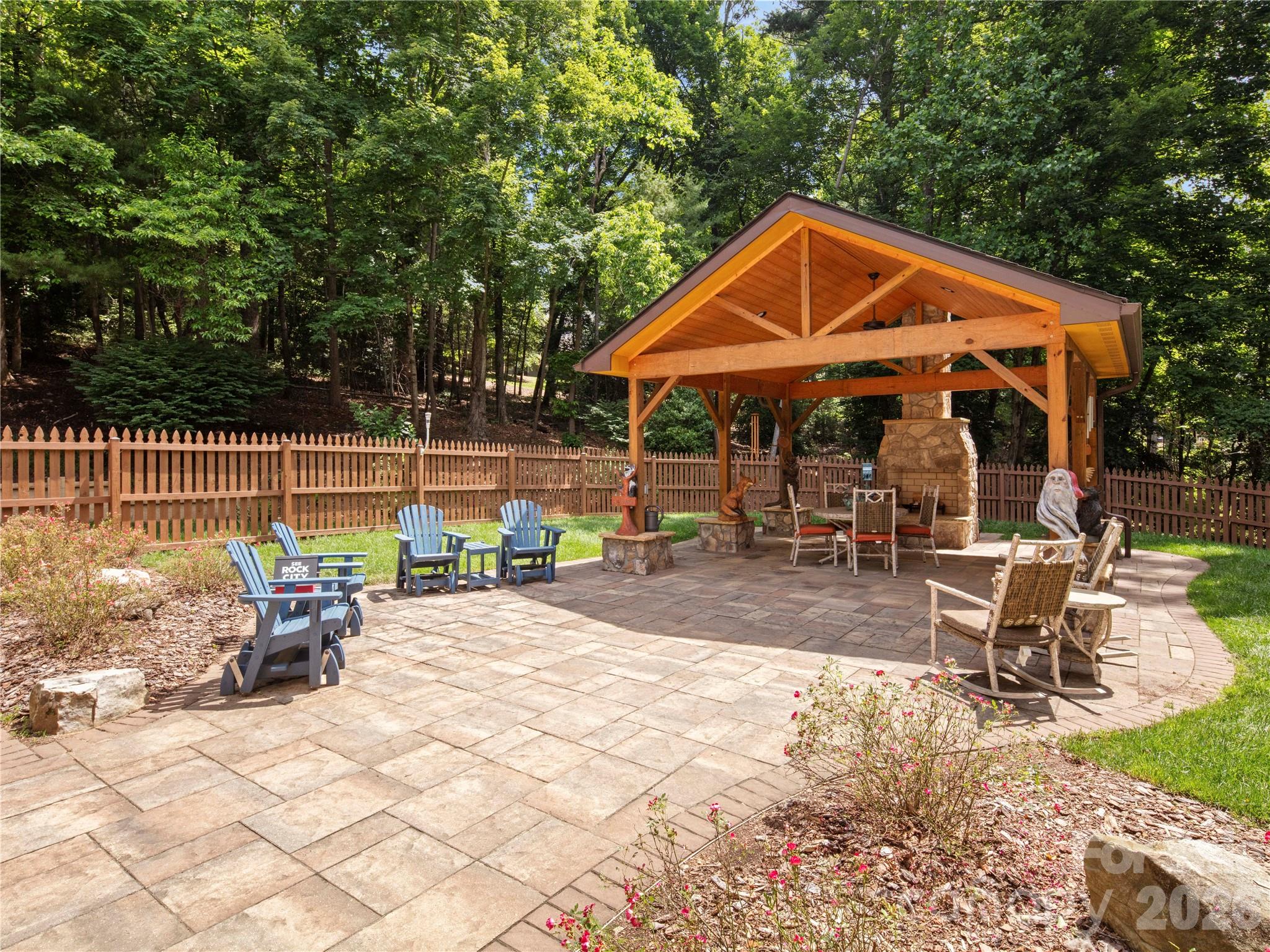 105 Braeside Circle — Asheville