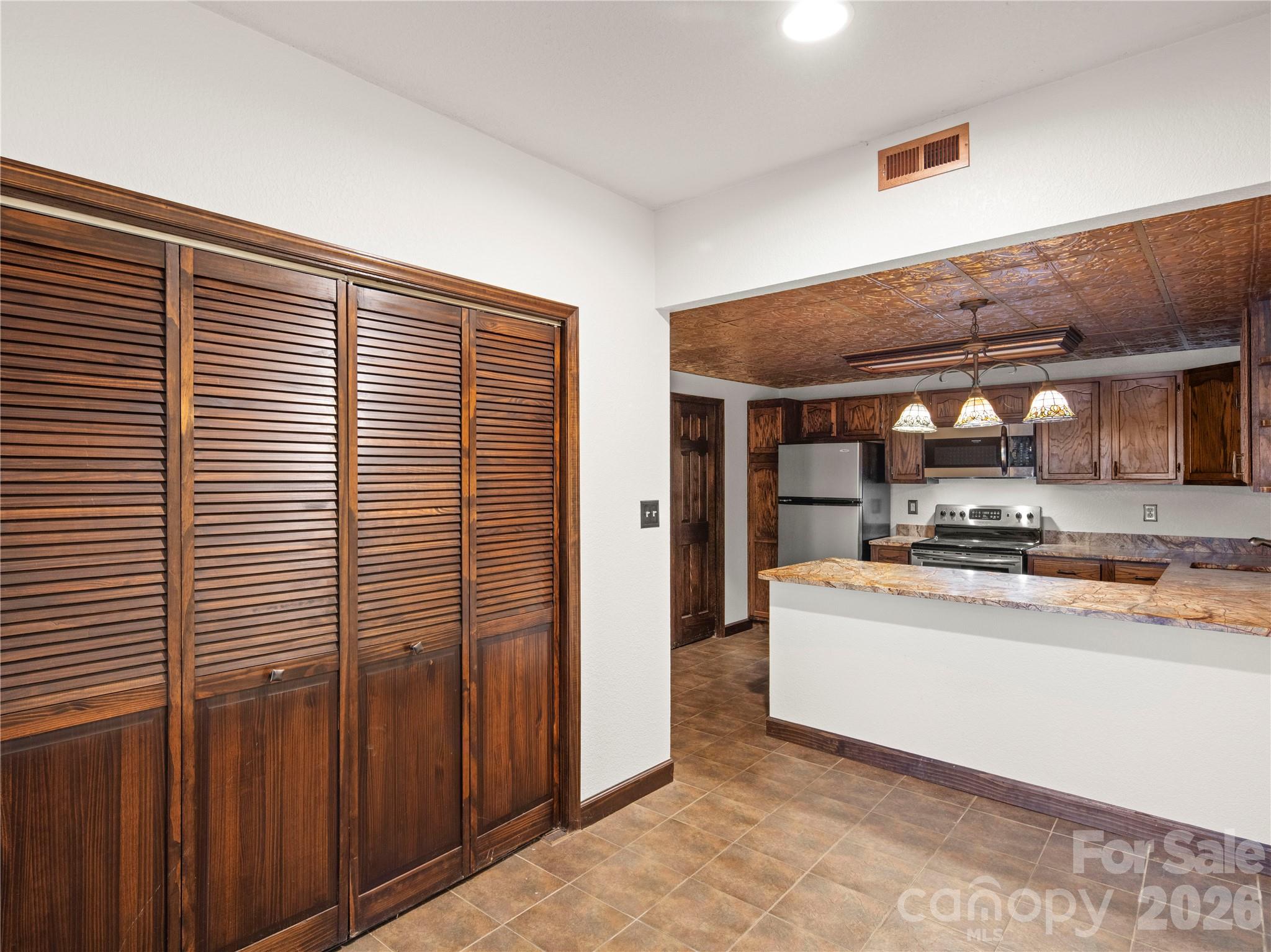 105 Braeside Circle — Asheville