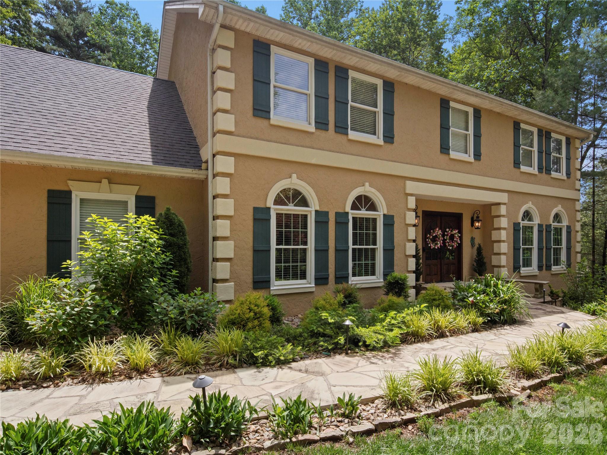 105 Braeside Circle — Asheville