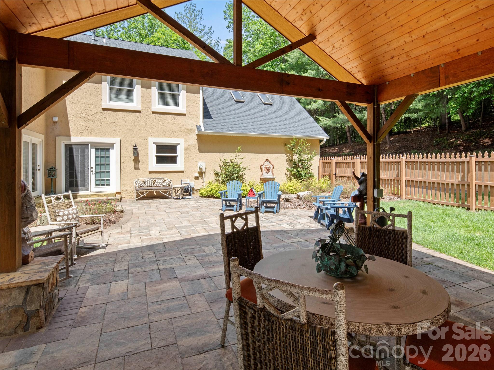 105 Braeside Circle — Asheville