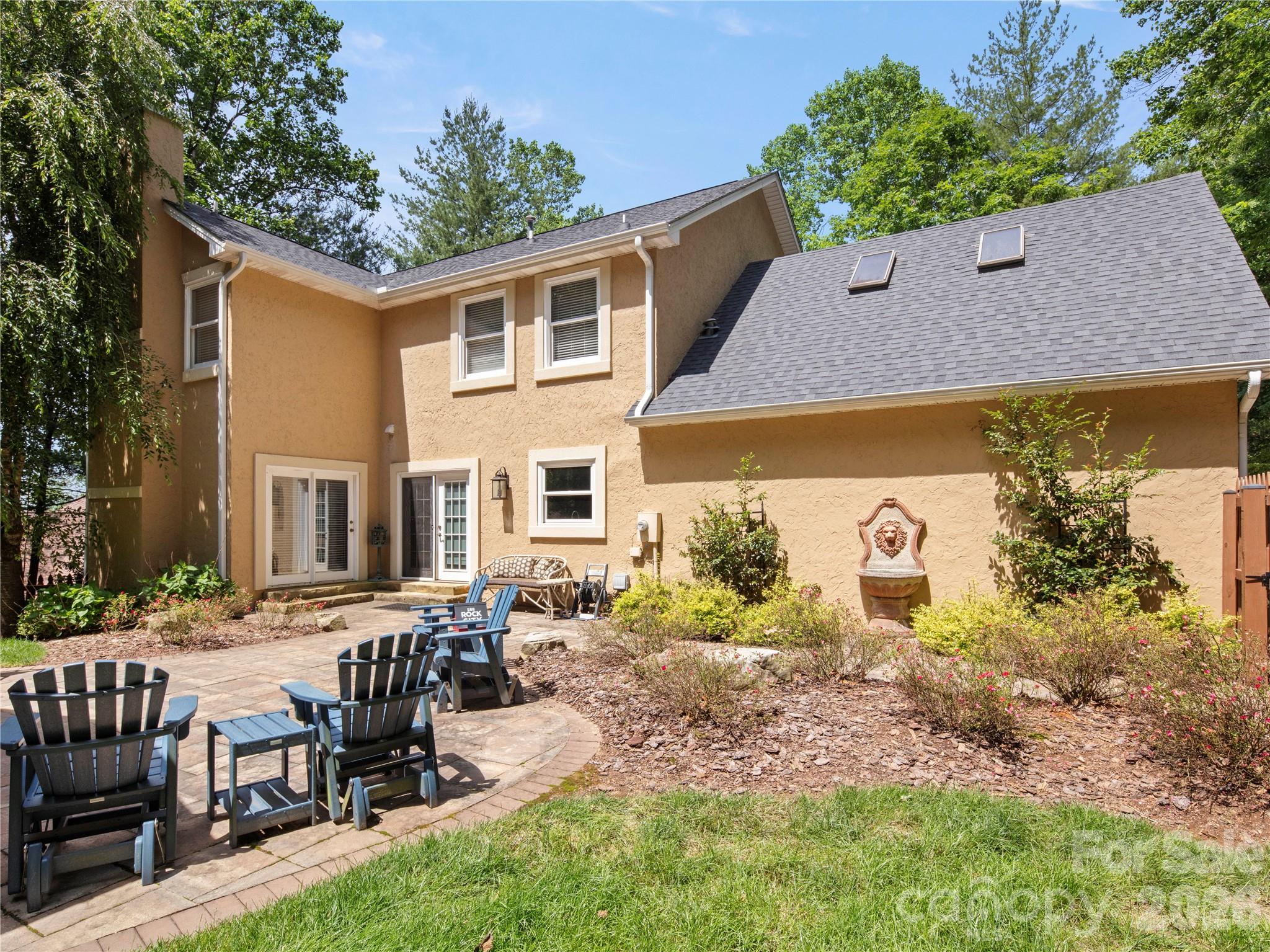 105 Braeside Circle — Asheville