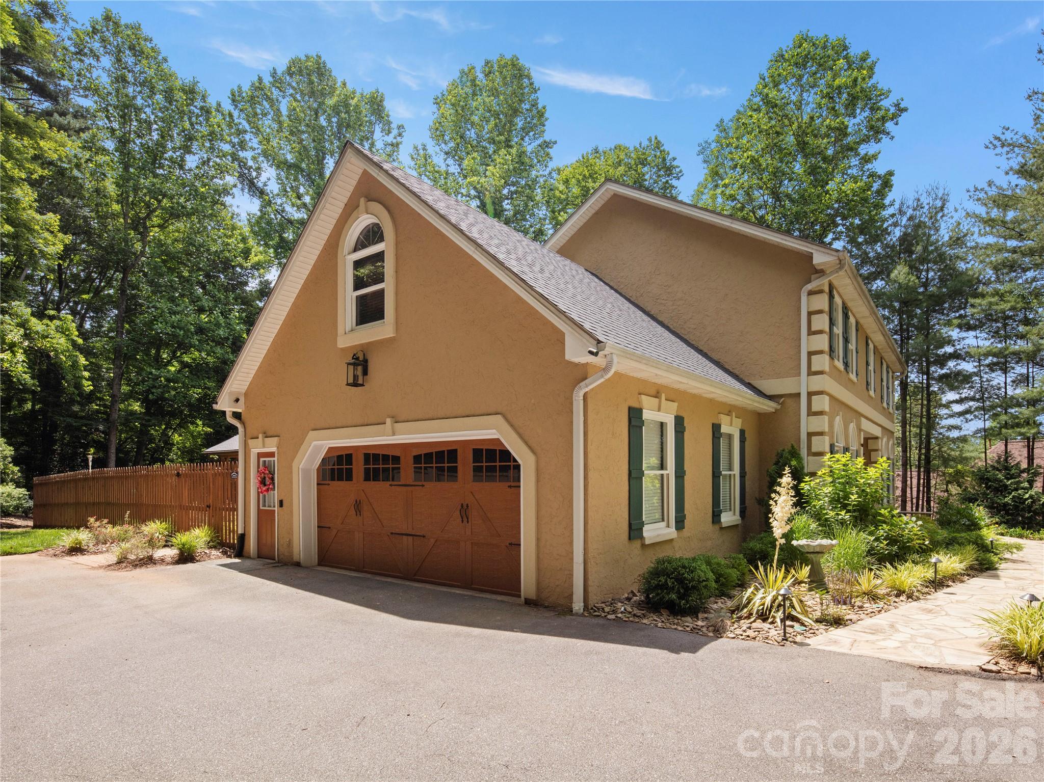 105 Braeside Circle — Asheville