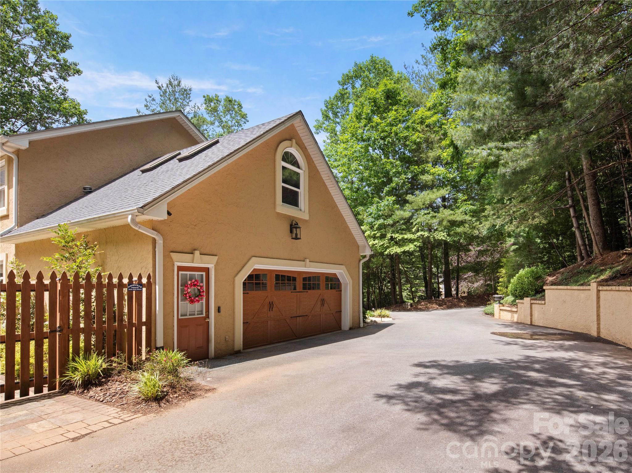 105 Braeside Circle — Asheville