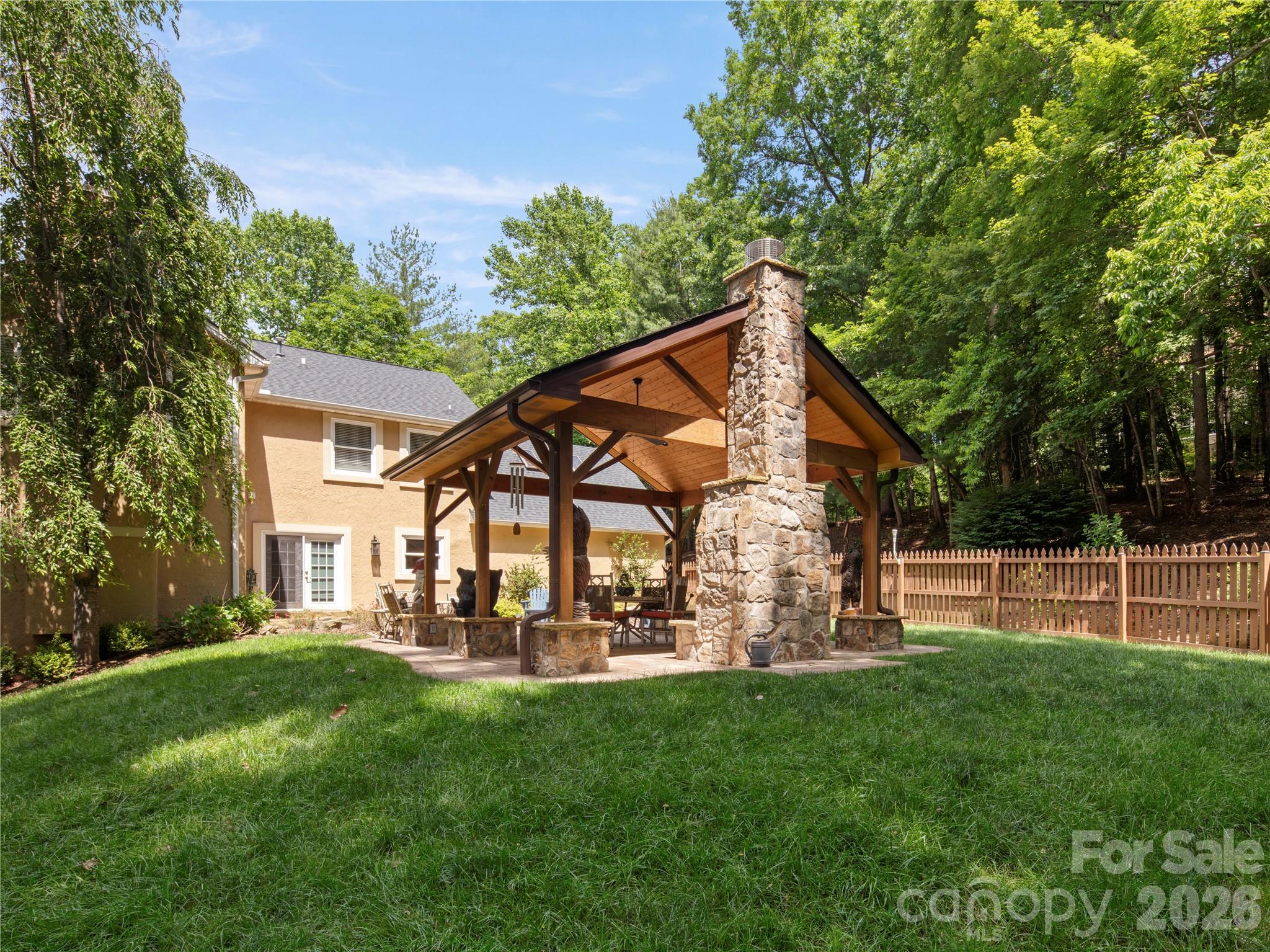 105 Braeside Circle — Asheville