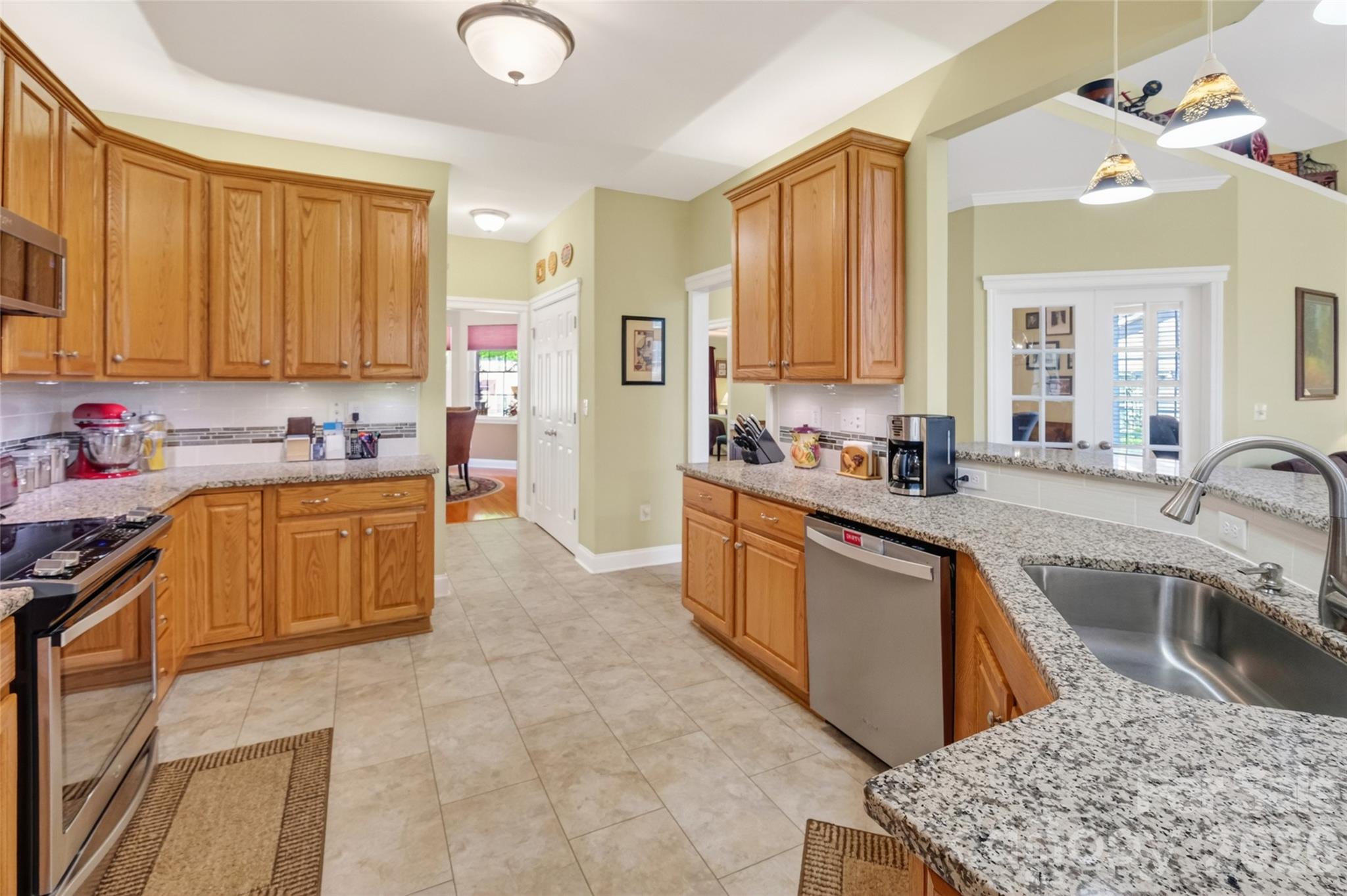 1005 Feather Oak Lane — Matthews