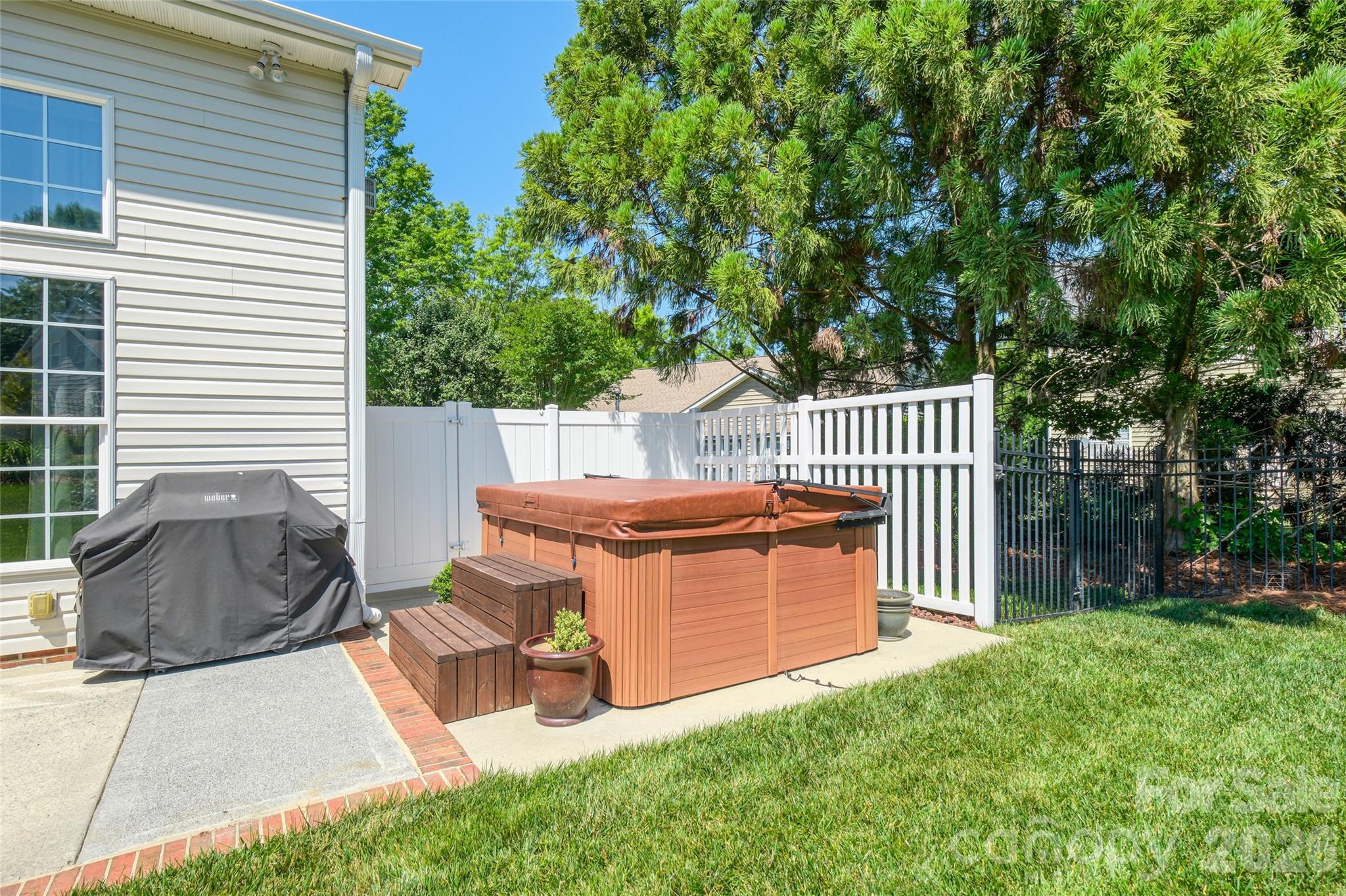 1005 Feather Oak Lane — Matthews