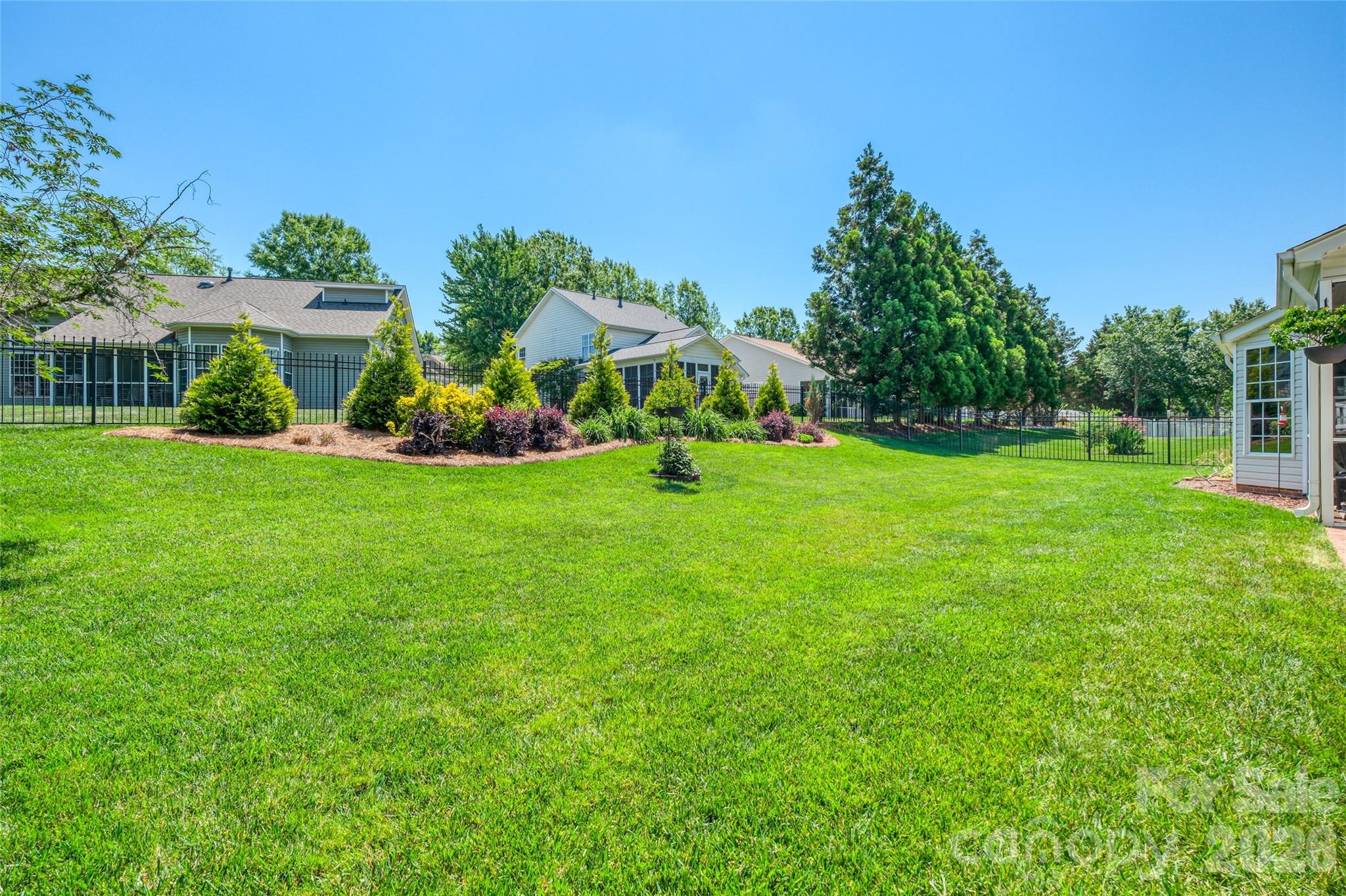 1005 Feather Oak Lane — Matthews