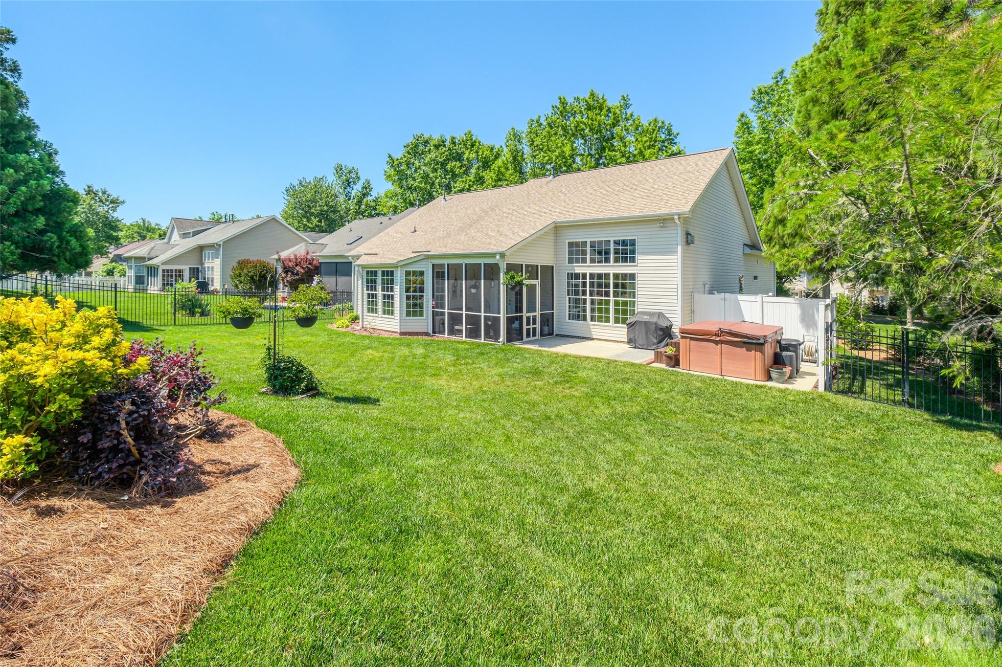 1005 Feather Oak Lane — Matthews