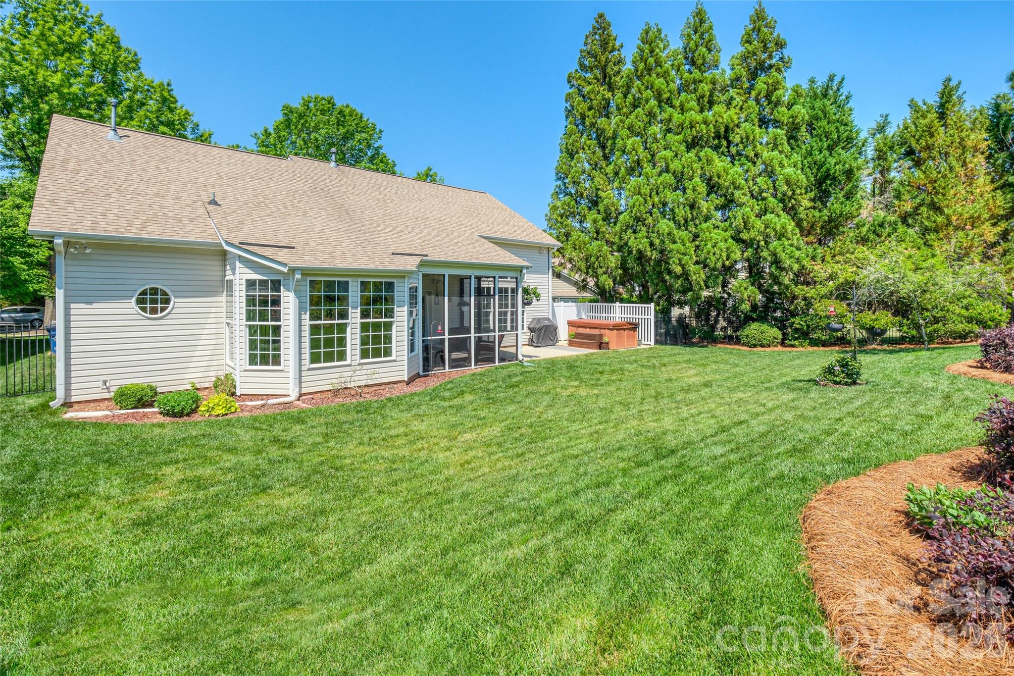1005 Feather Oak Lane — Matthews
