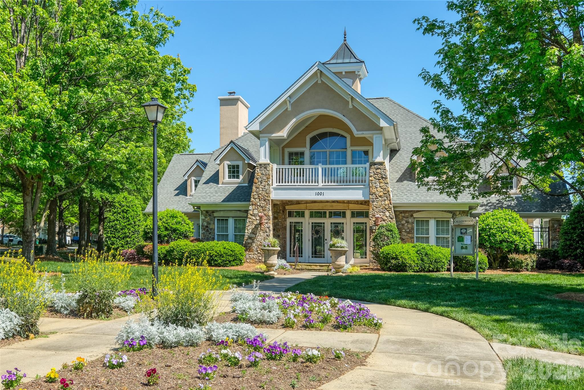 1005 Feather Oak Lane — Matthews