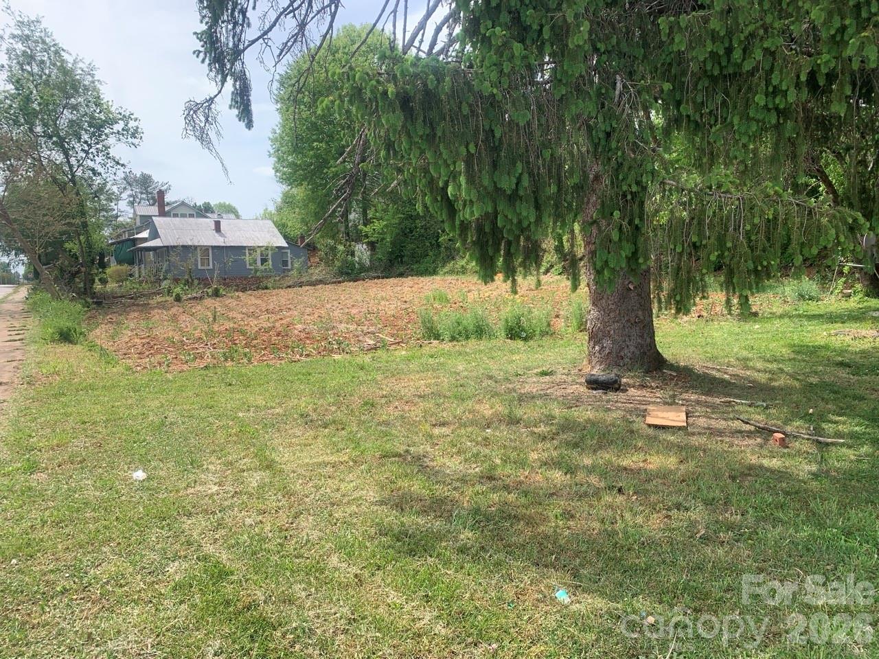 615 E Meeting Street — Morganton