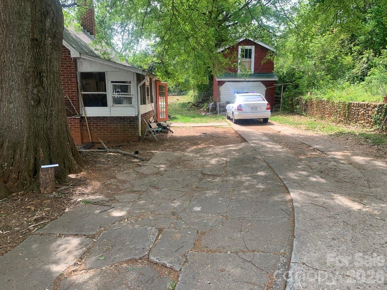 615 E Meeting Street — Morganton