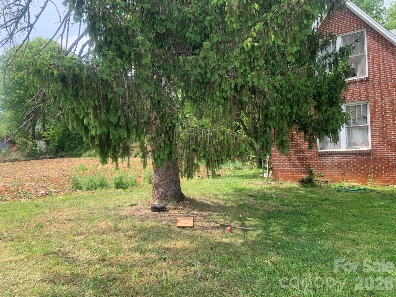 615 E Meeting Street — Morganton