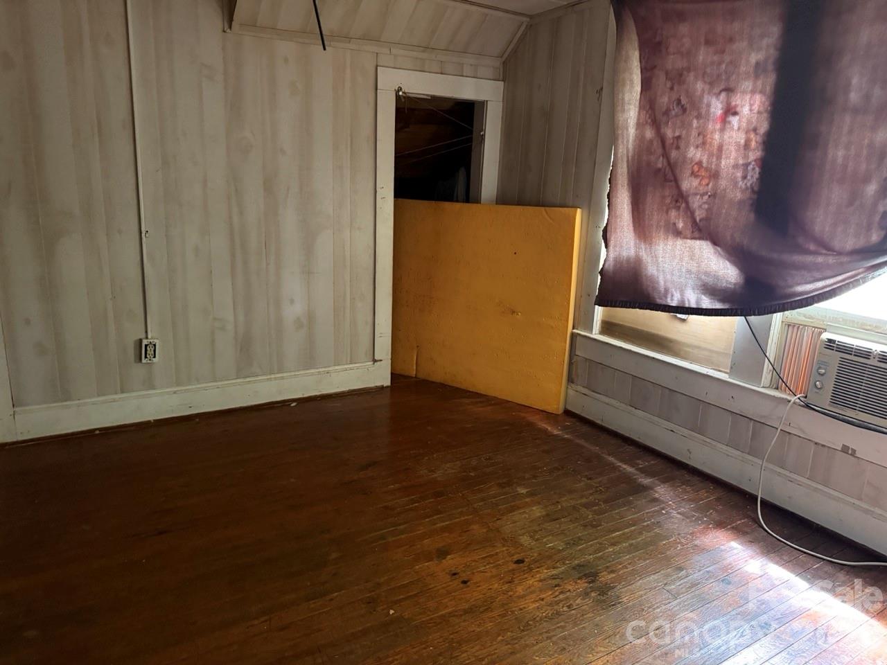 615 E Meeting Street — Morganton