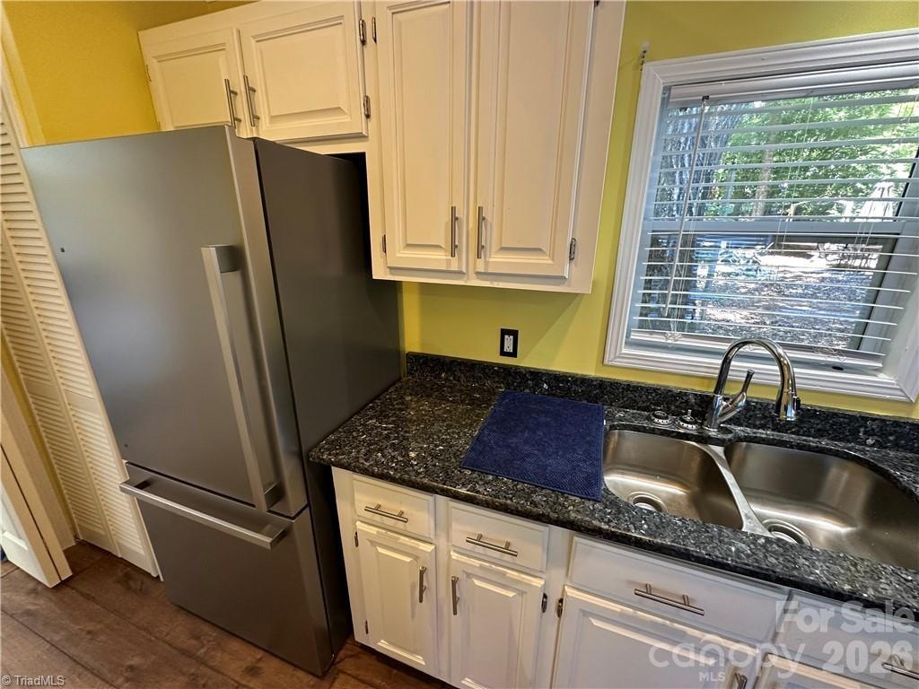 112 N Cardinal Drive — New London