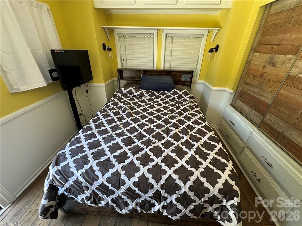 112 N Cardinal Drive — New London