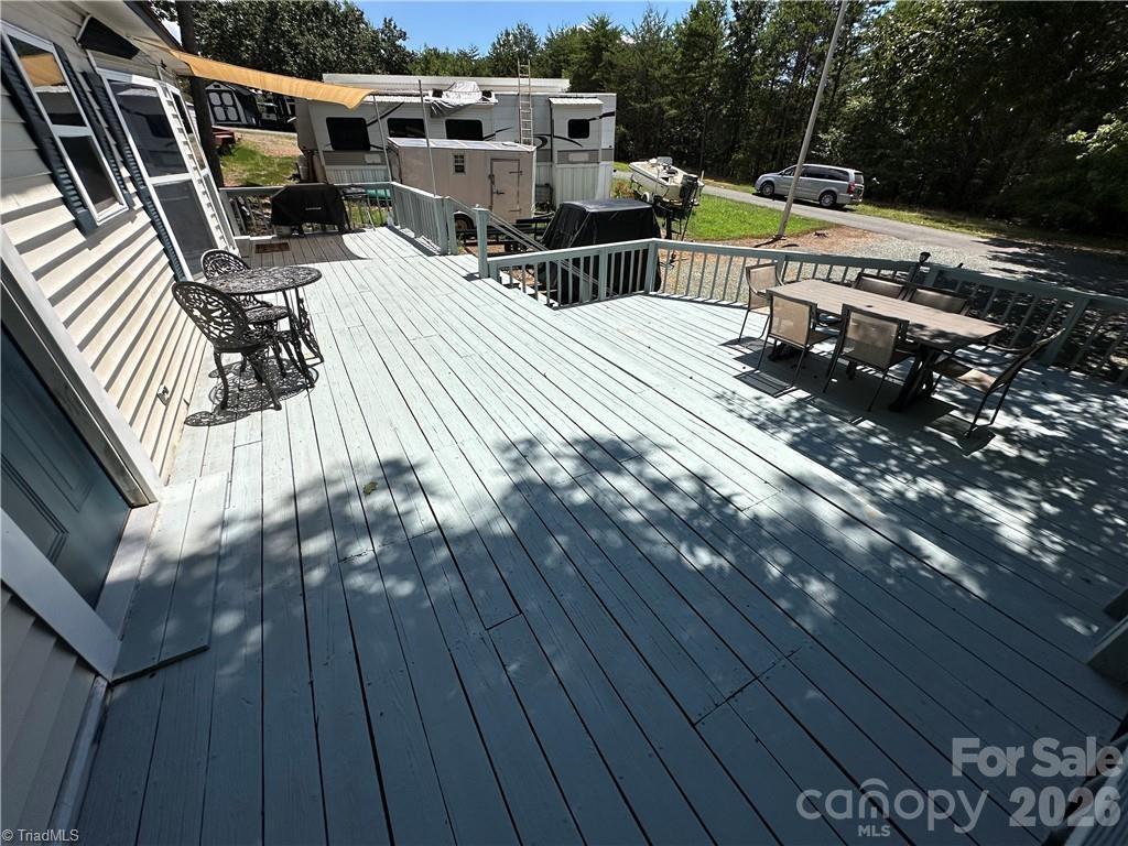 112 N Cardinal Drive — New London