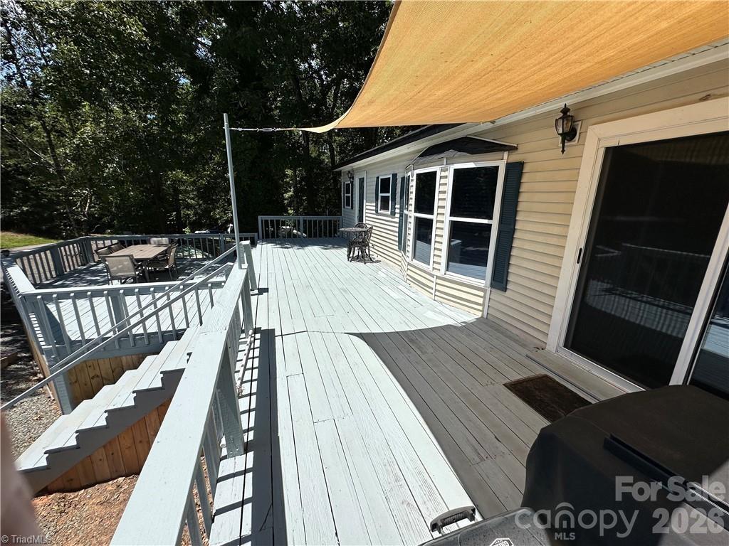 112 N Cardinal Drive — New London