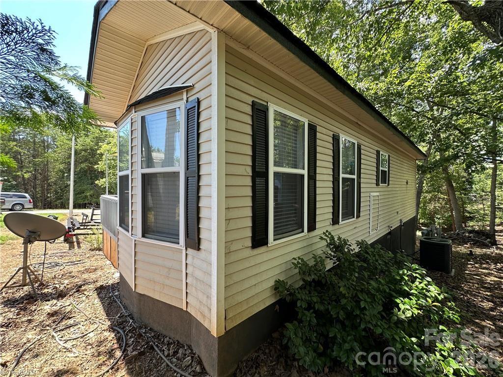 112 N Cardinal Drive — New London