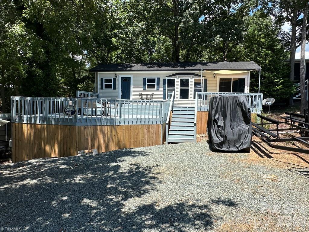 112 N Cardinal Drive — New London