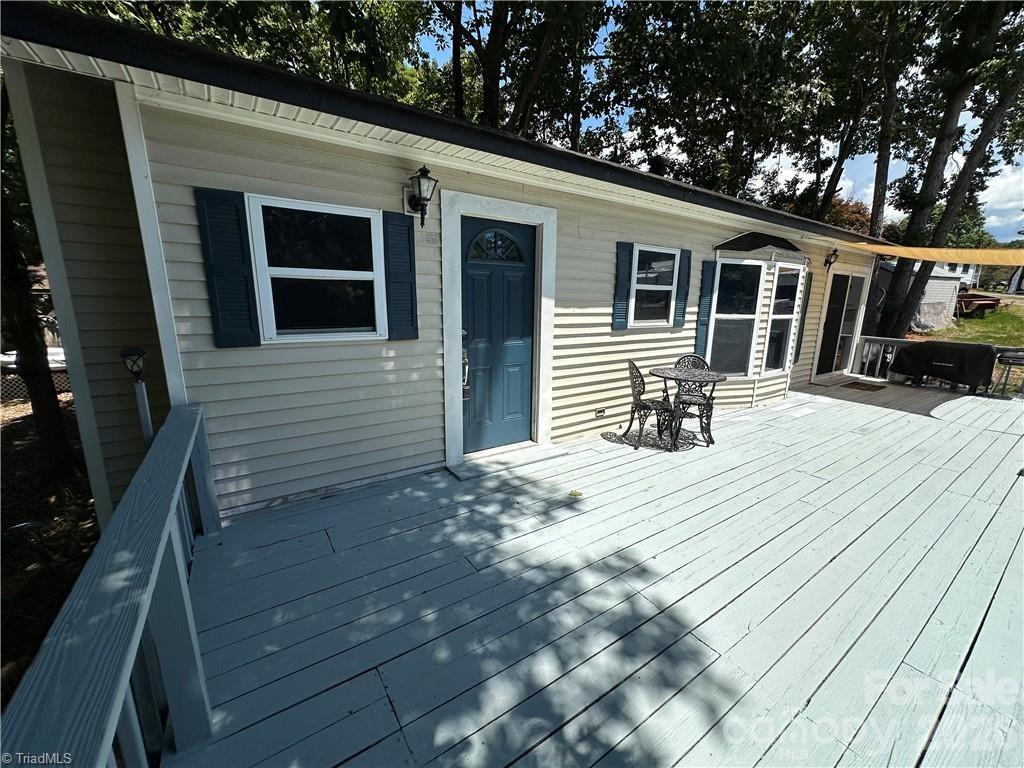 112 N Cardinal Drive — New London